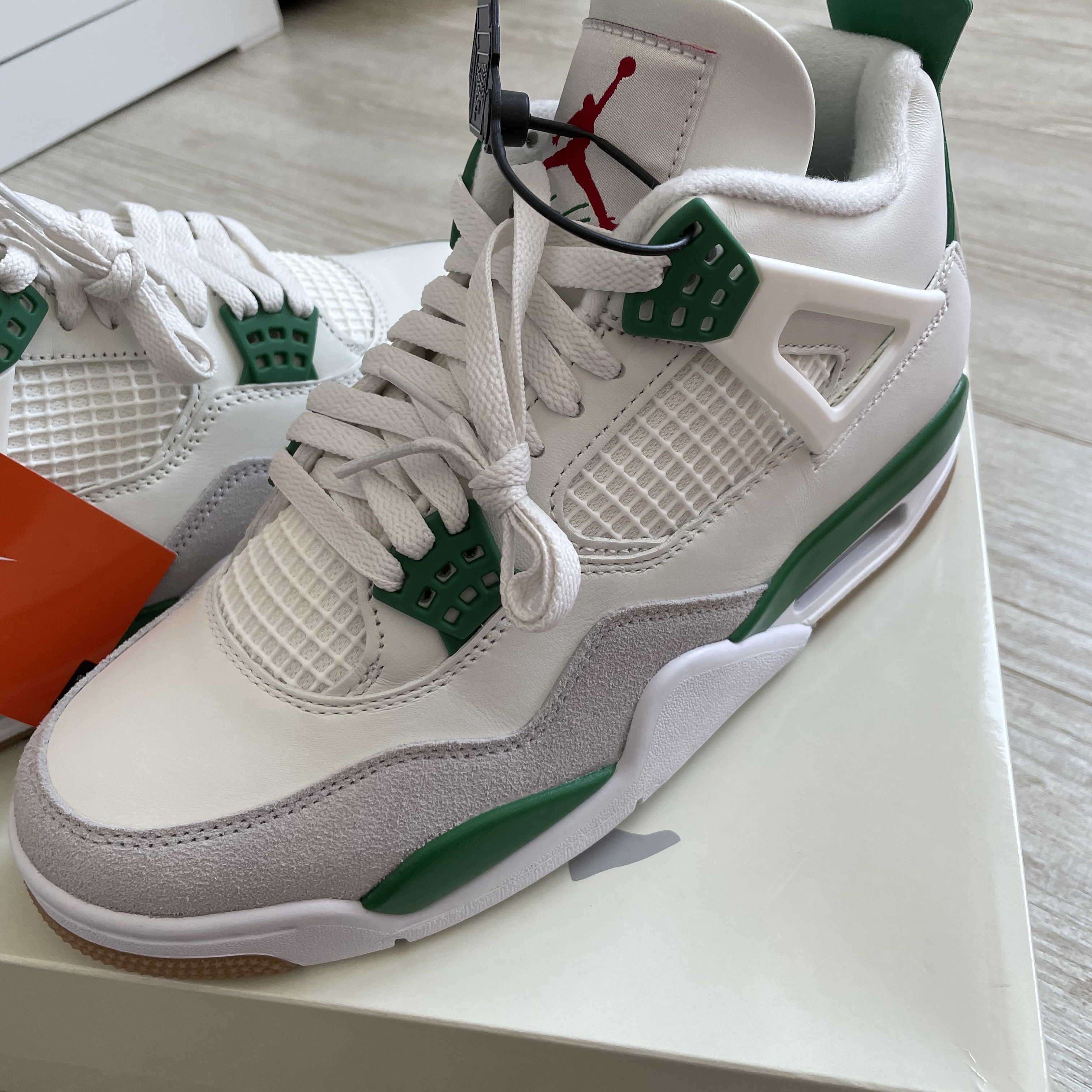 Jordan 4 x Nike SB Retro SP Pine Green 착용 스타일 - 5