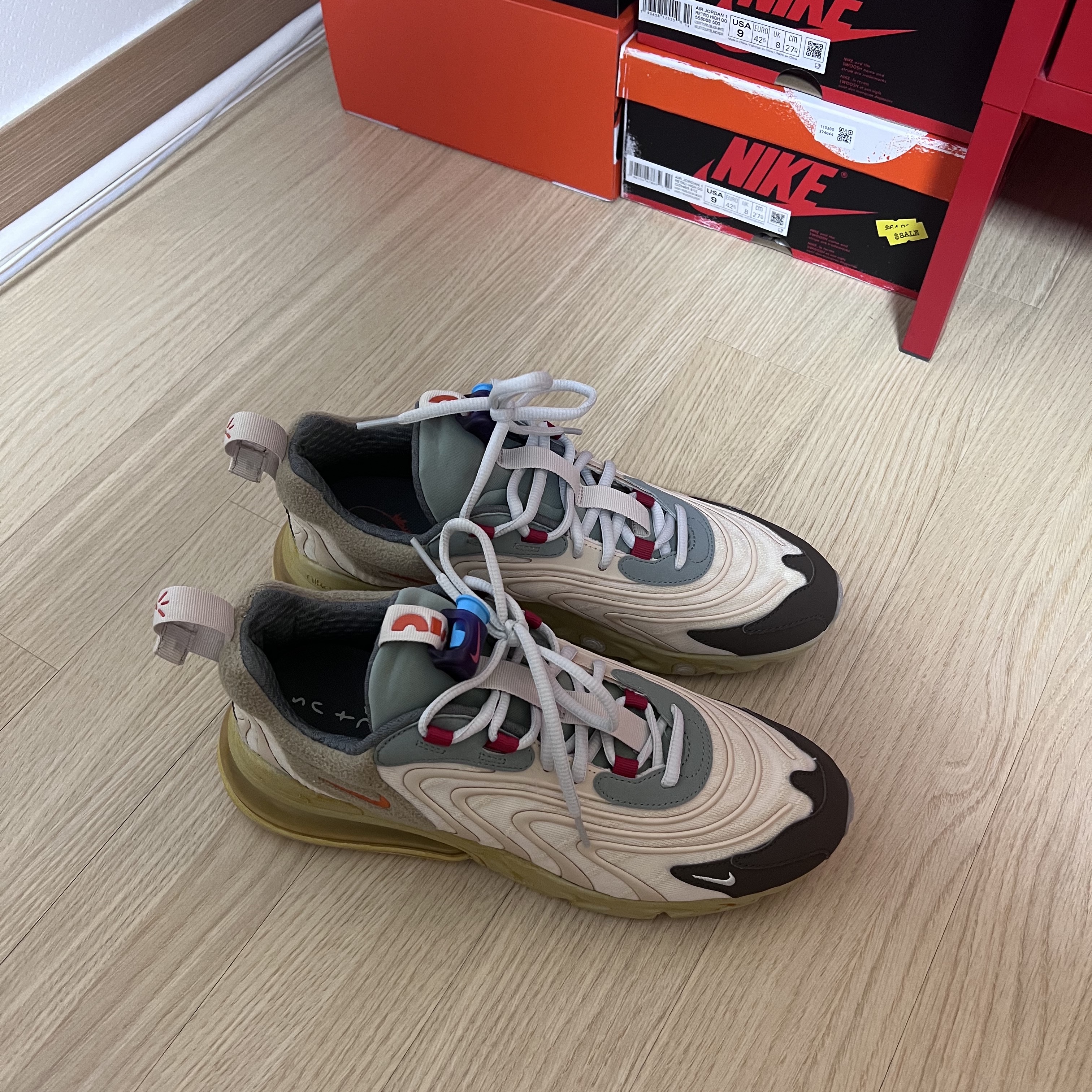 Nike x Travis Scott Air Max 270 React Cactus Trails 착용 스타일 - 1