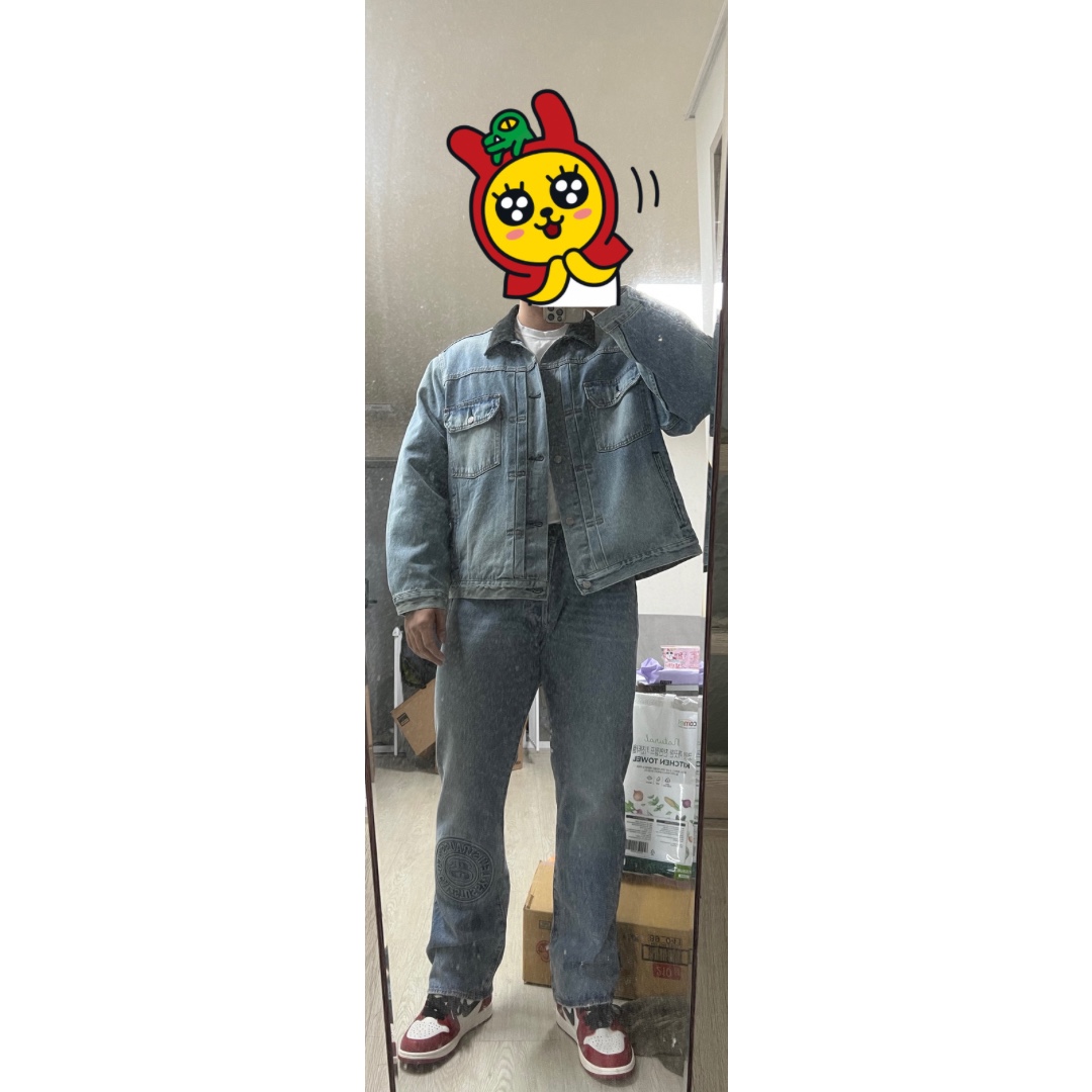 Stussy x Levi's Embossed Trucker Jacket Indigo 착용 스타일