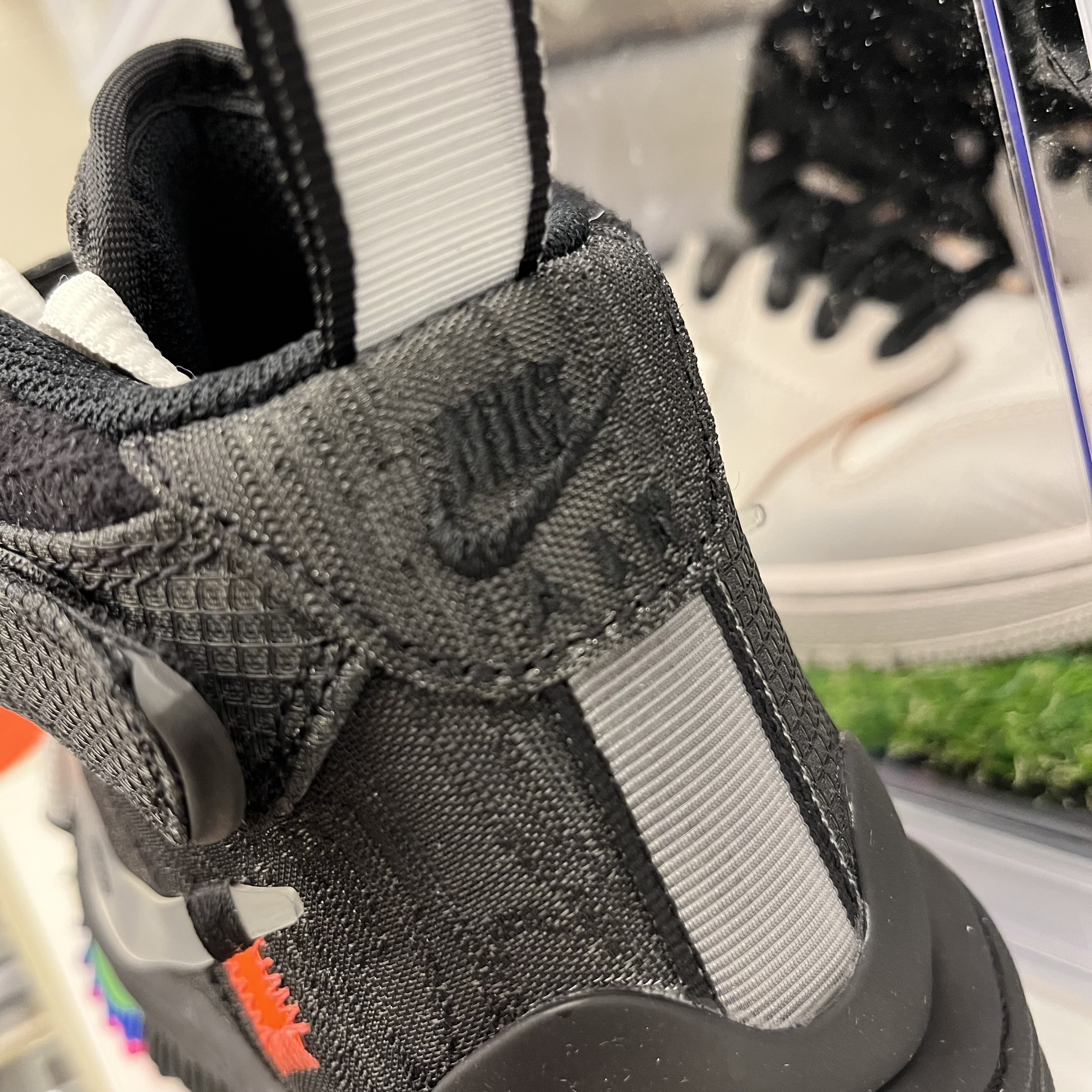 Nike x Off-White Air Force 1 Mid SP Black 착용 스타일 - 3