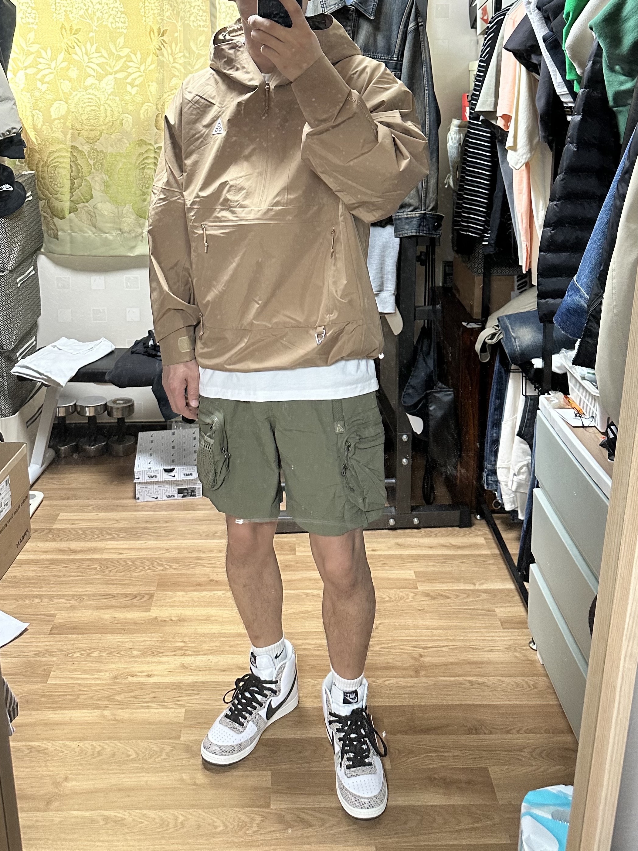Nike ACG Storm-Fit ADV Cascade Rain Jacket Dark Driftwood- Asia, Nike ACG Cargo Shorts Black - Asia 착용 스타일 - 3