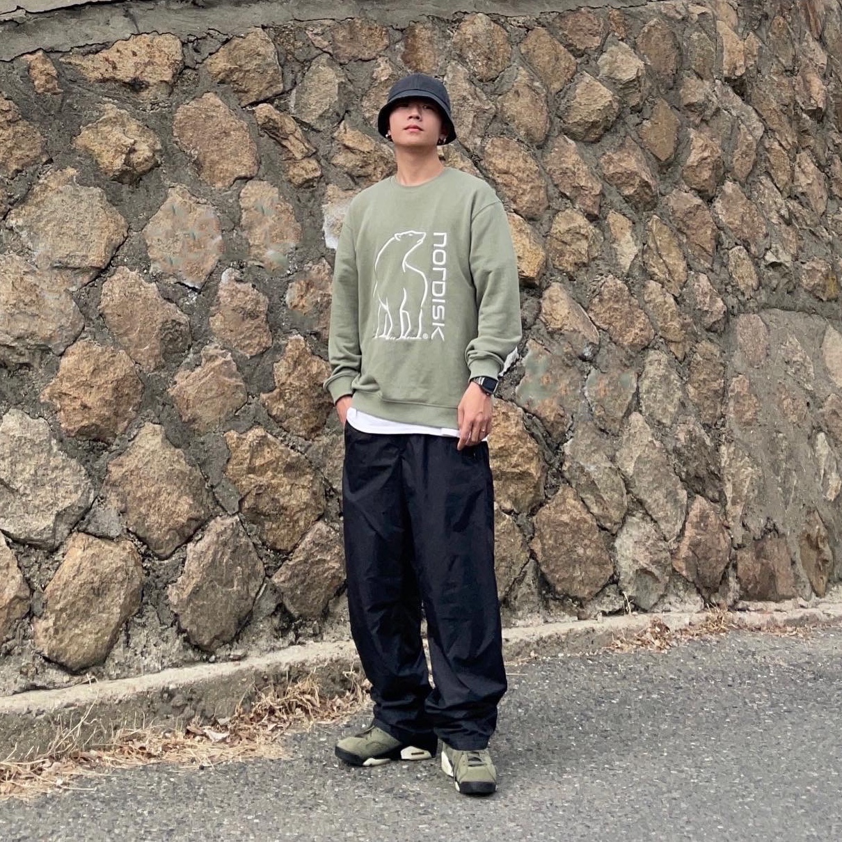 Stussy Thinsulate Canvas Bell Hat Black, Jordan 6 x Travis Scott Retro Olive 착용 스타일
