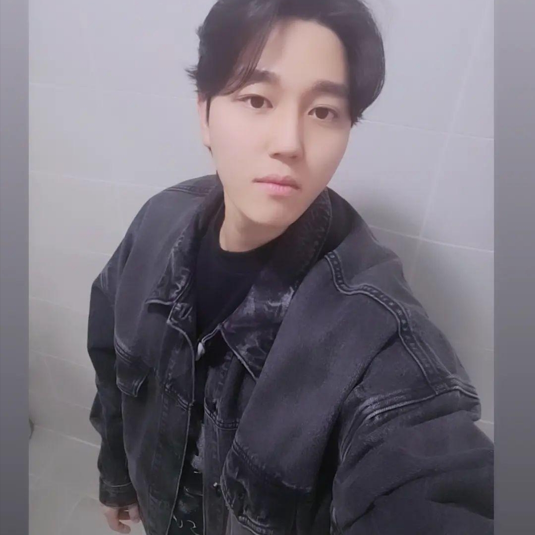 Essentials Denim Jacket Black - 22SS 착용 스타일