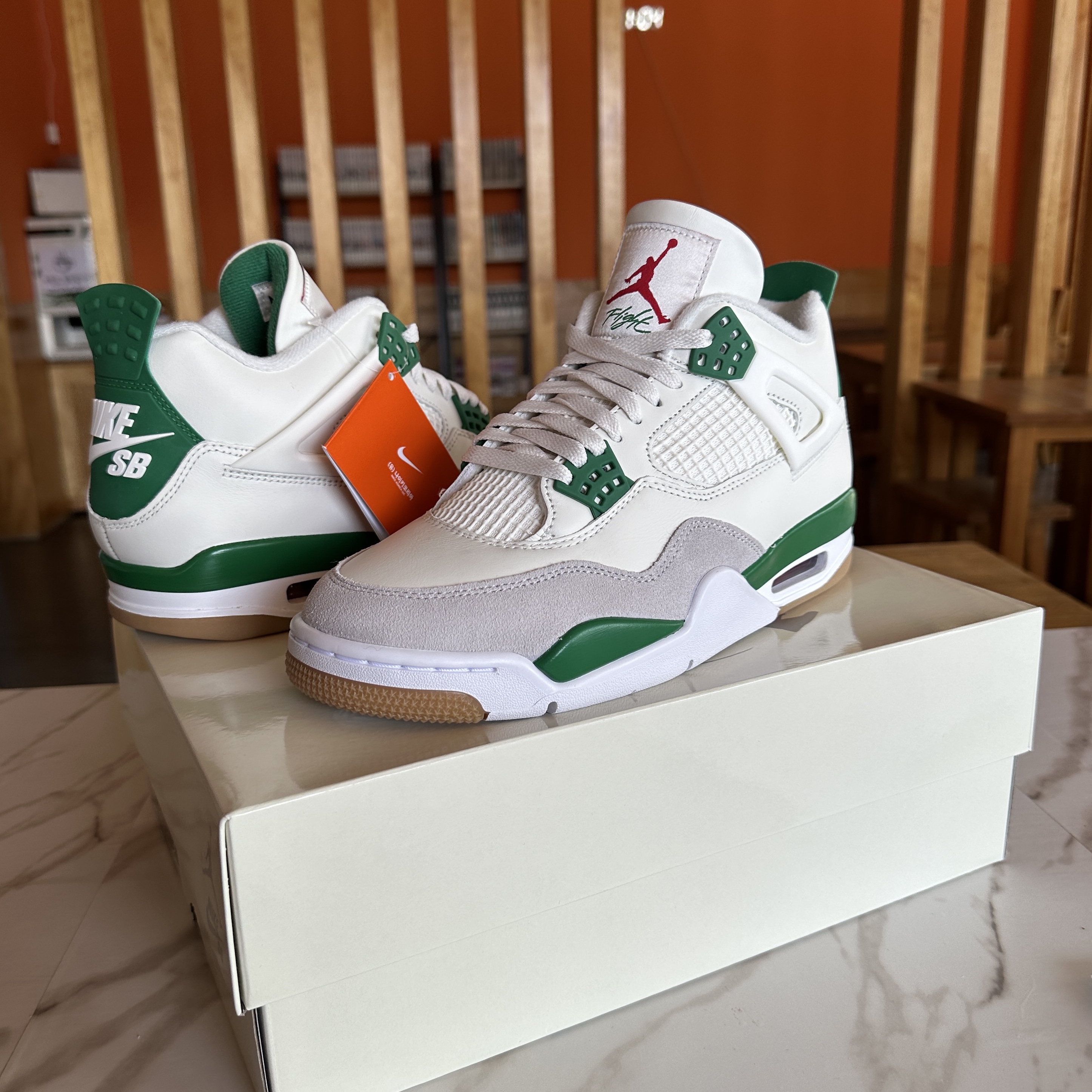 Jordan 4 x Nike SB Retro SP Pine Green 착용 스타일