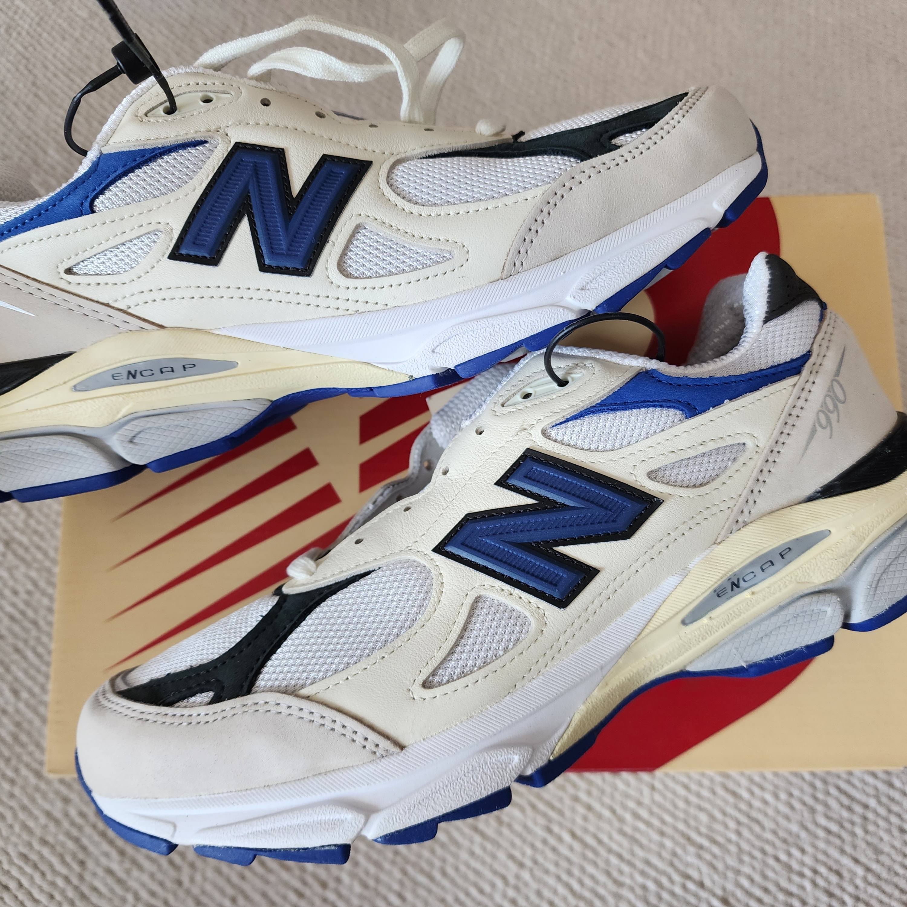 New Balance 990v3 Made in USA White Blue 착용 스타일 - 2