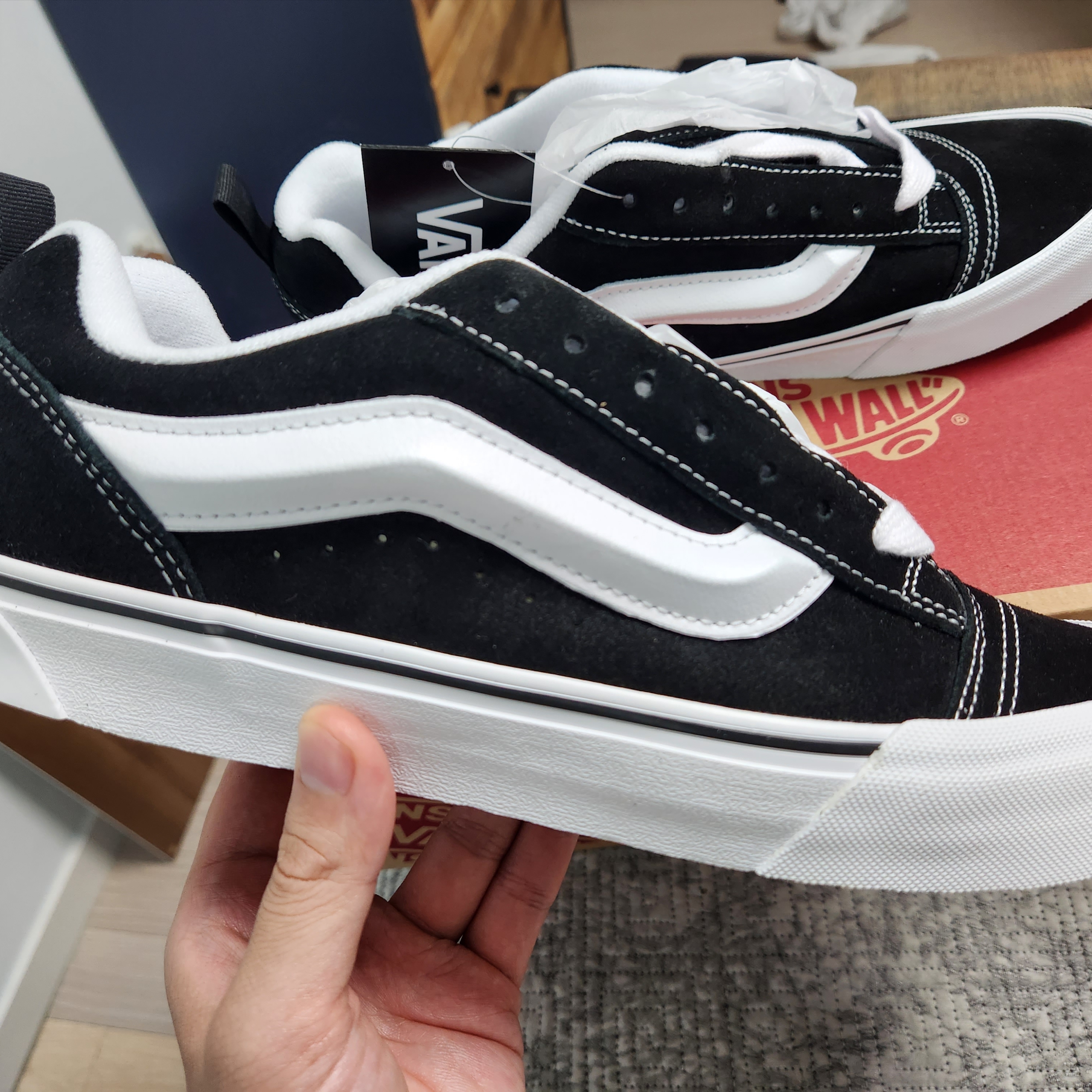 Vans Knu-Skool Black True White 착용 스타일