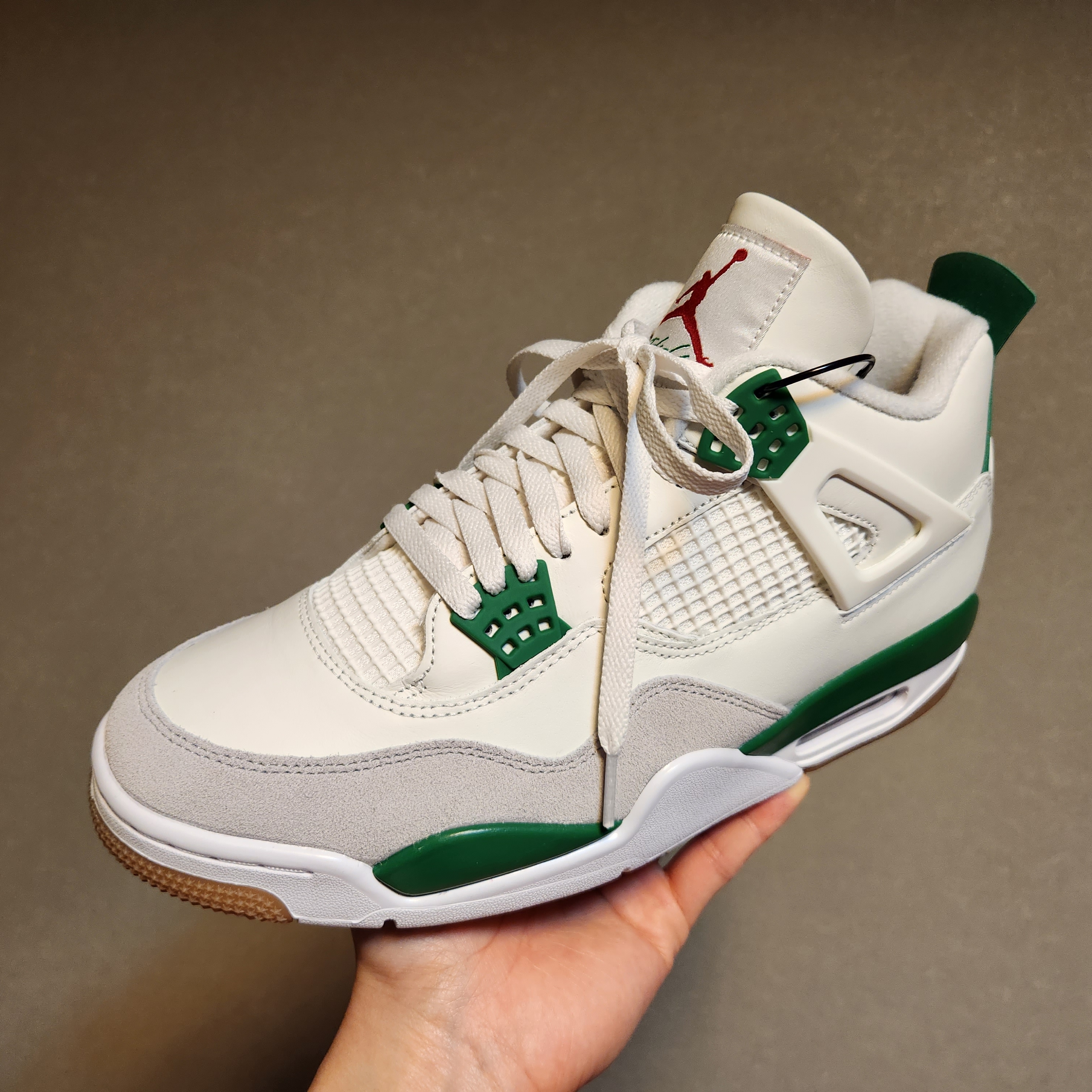 Jordan 4 x Nike SB Retro SP Pine Green 착용 스타일