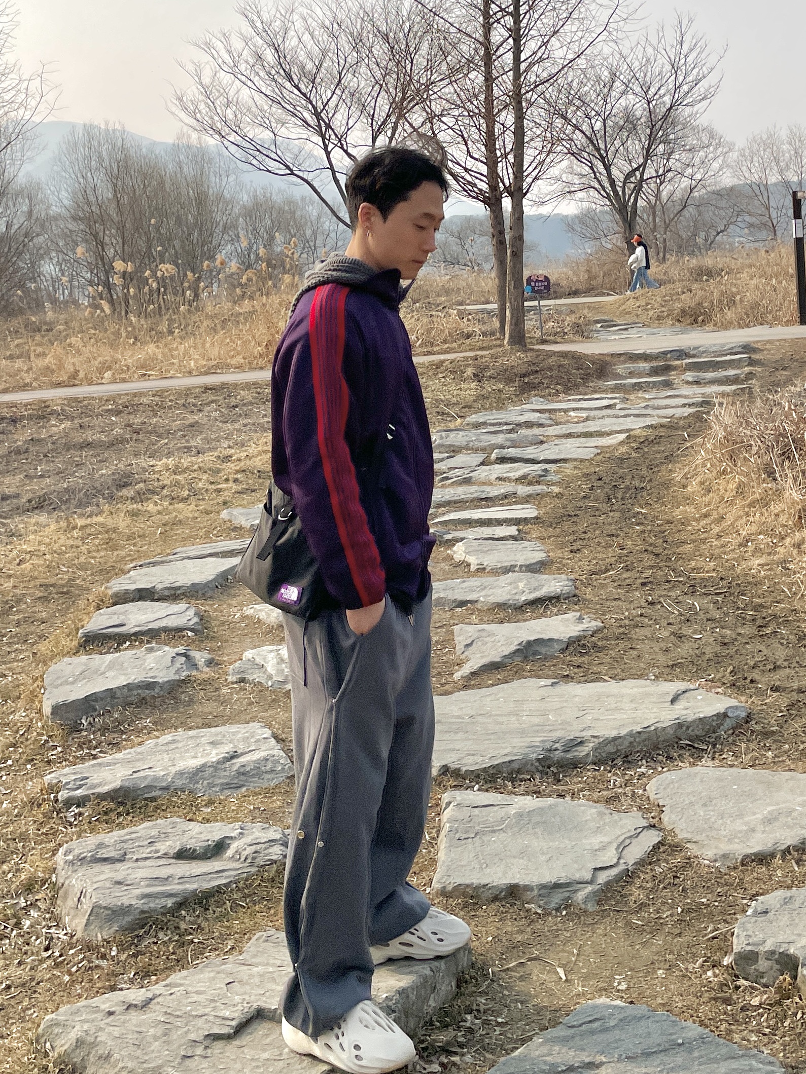 Needles Track Jacket Poly Smooth Dark Purple, Adidas Yeezy Foam RNNR Sand 착용 스타일
