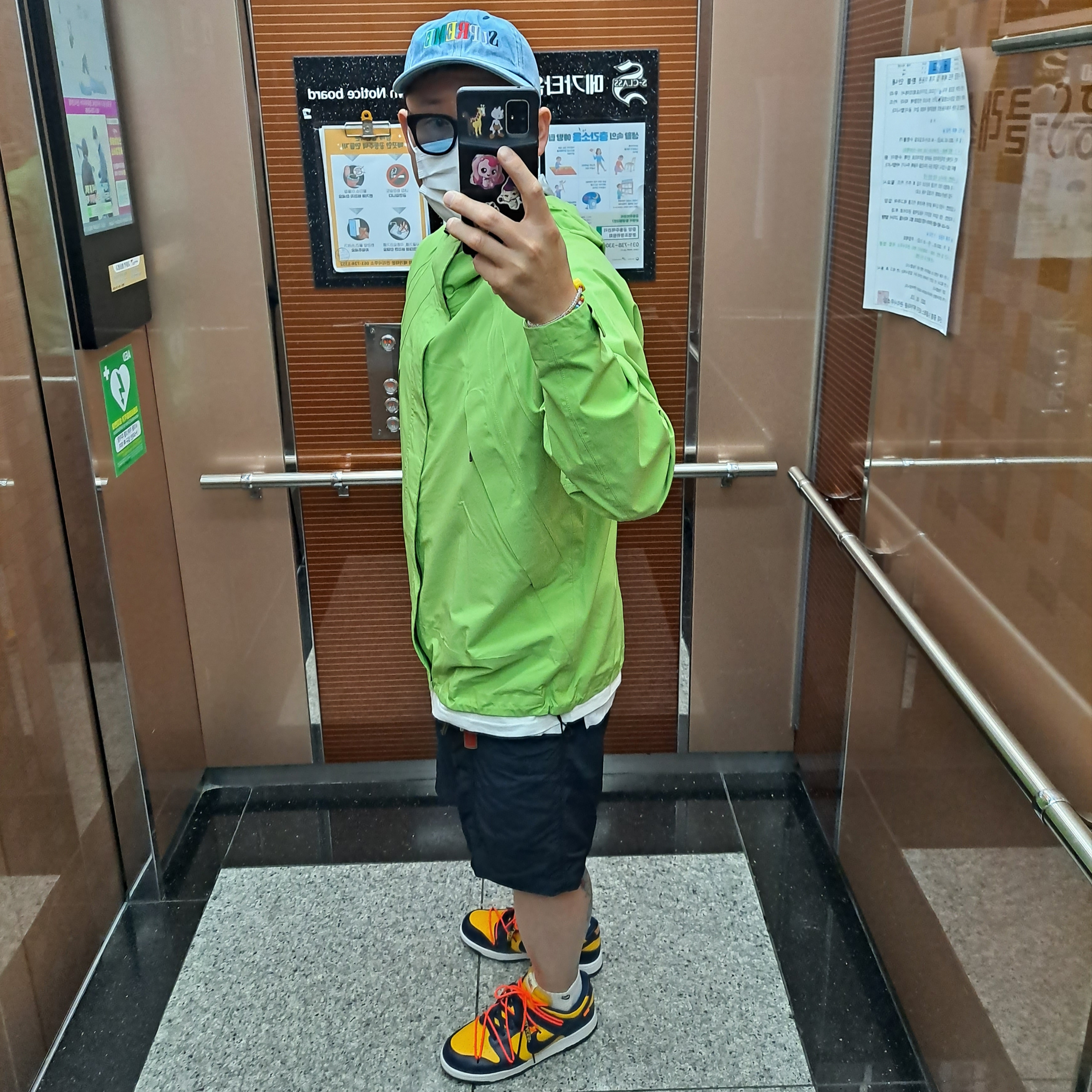 Nike x Off-White Dunk Low University Gold Midnight Navy, Nike x Parra Air Max 1 2018 착용 스타일 - 1