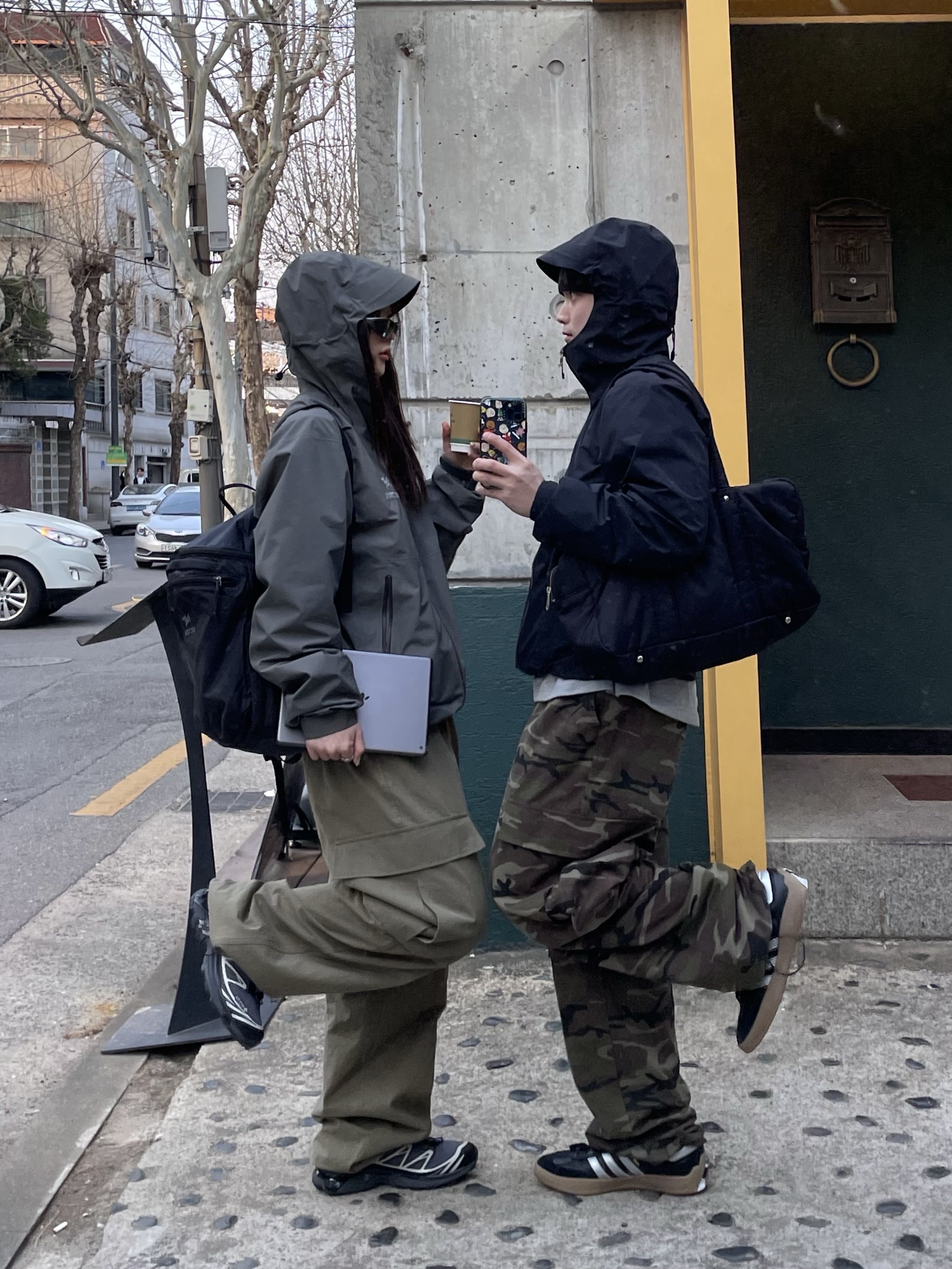 Arc'teryx x Beams Zeta SL Jacket Grey, Arc'teryx Zeta SL Jacket Black 착용 스타일 - 1