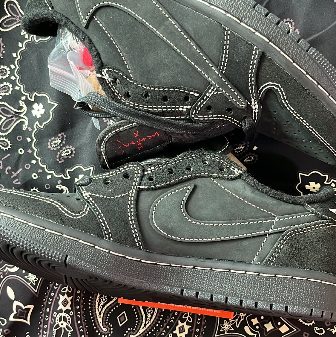 Jordan 1 x Travis Scott Retro Low OG SP Black Phantom 착용 스타일