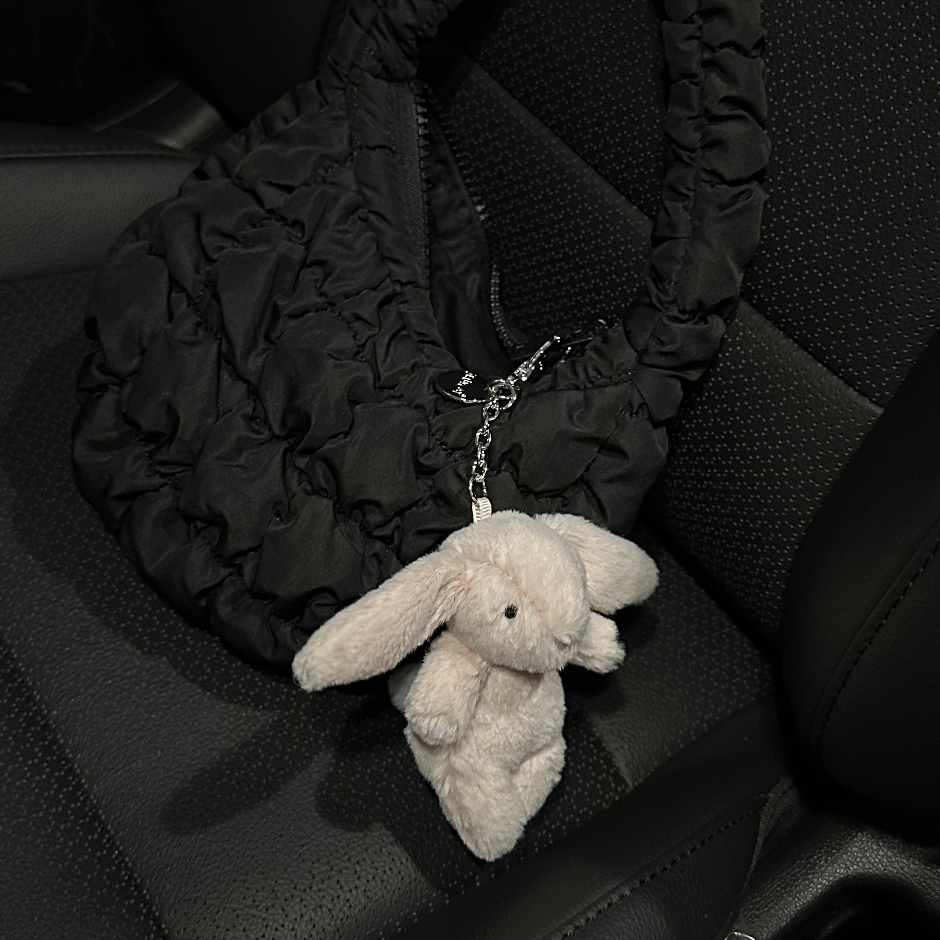 COS Quilted Micro Bag Black 착용 스타일