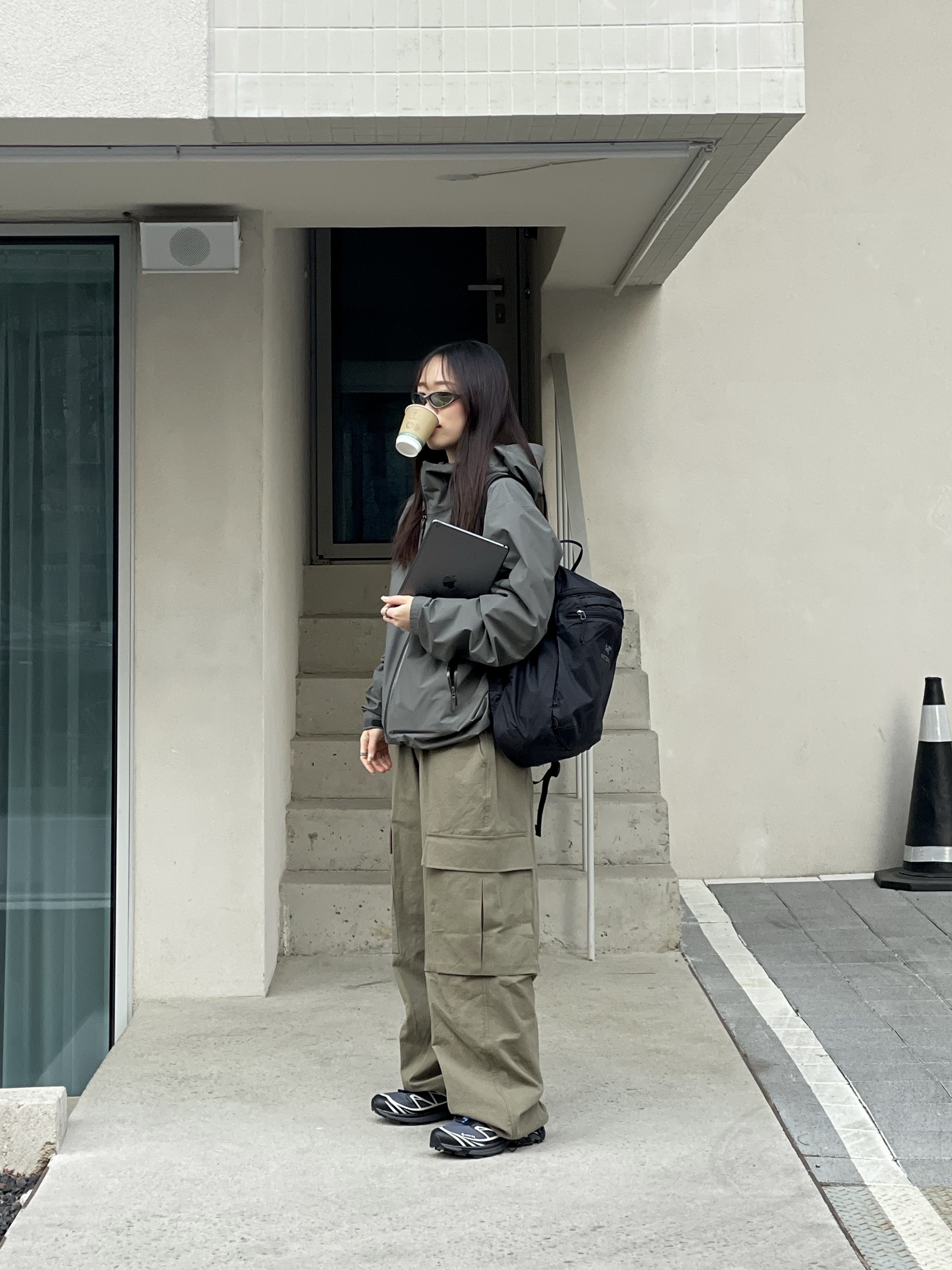 Arc'teryx x Beams Zeta SL Jacket Grey, Arc'teryx Zeta SL Jacket Black 착용 스타일 - 3