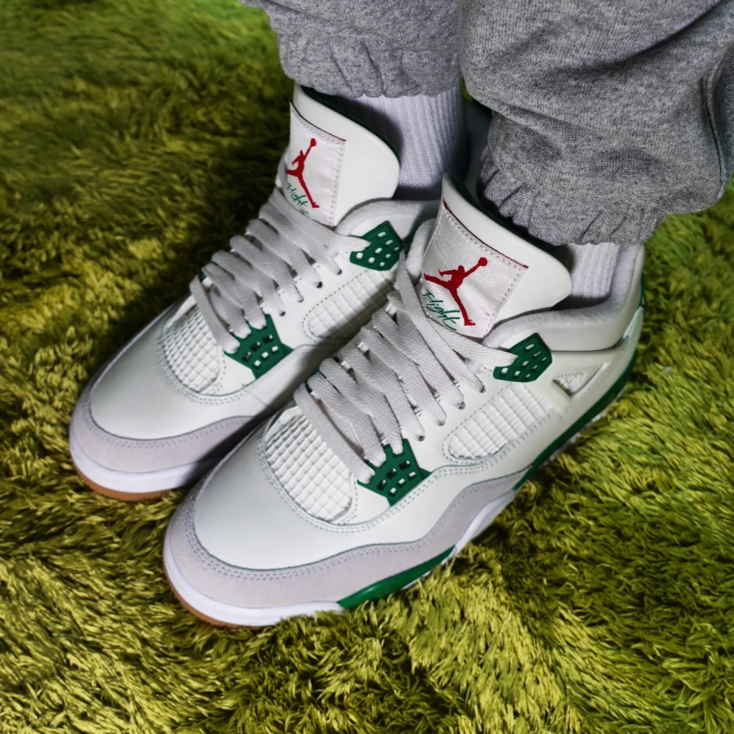 Jordan 4 x Nike SB Retro SP Pine Green 착용 스타일 - 4