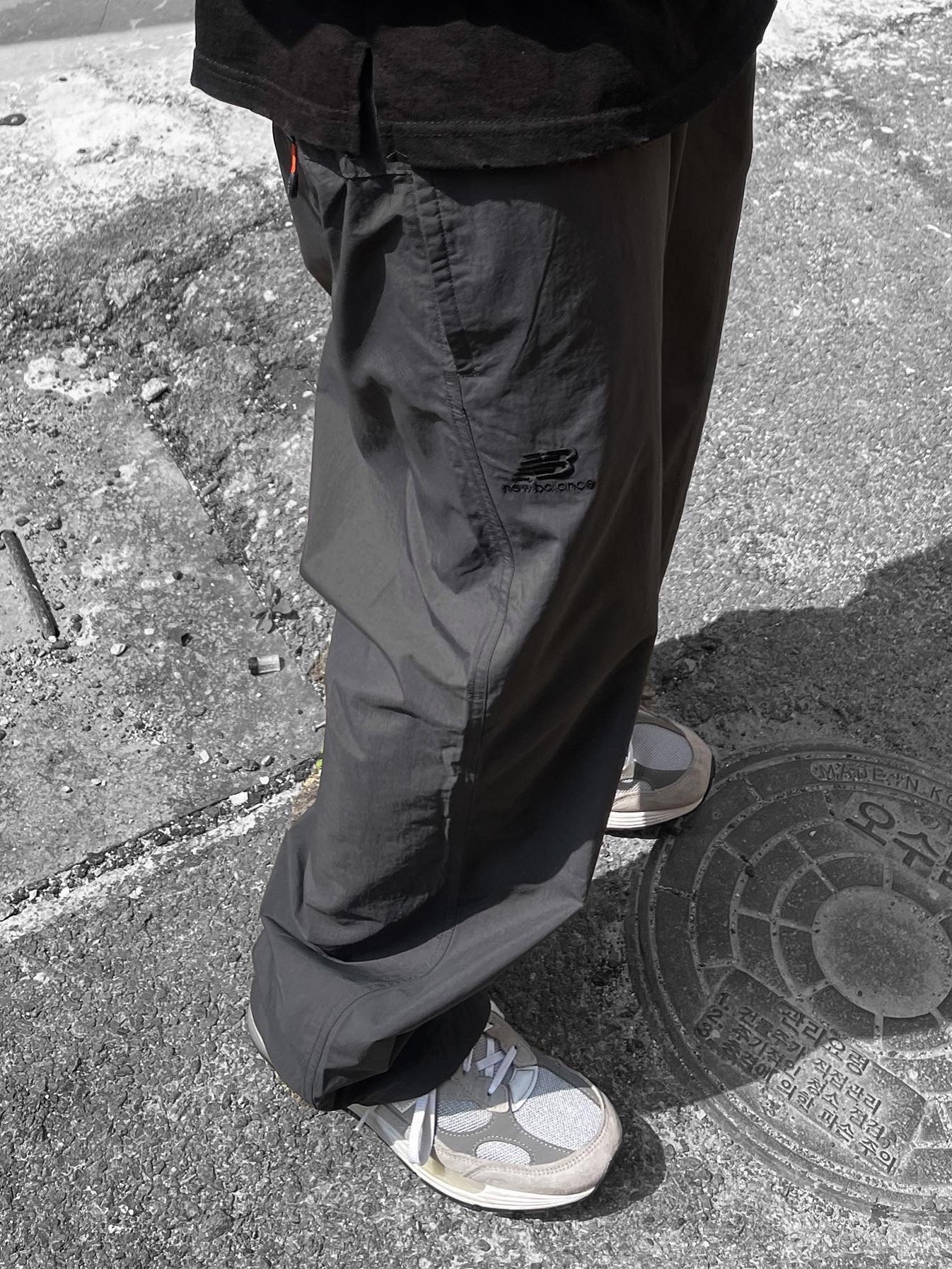 New Balance 992 Made in USA Grey - D Standard, Arc'teryx Beta Jacket Black 착용 스타일 - 4