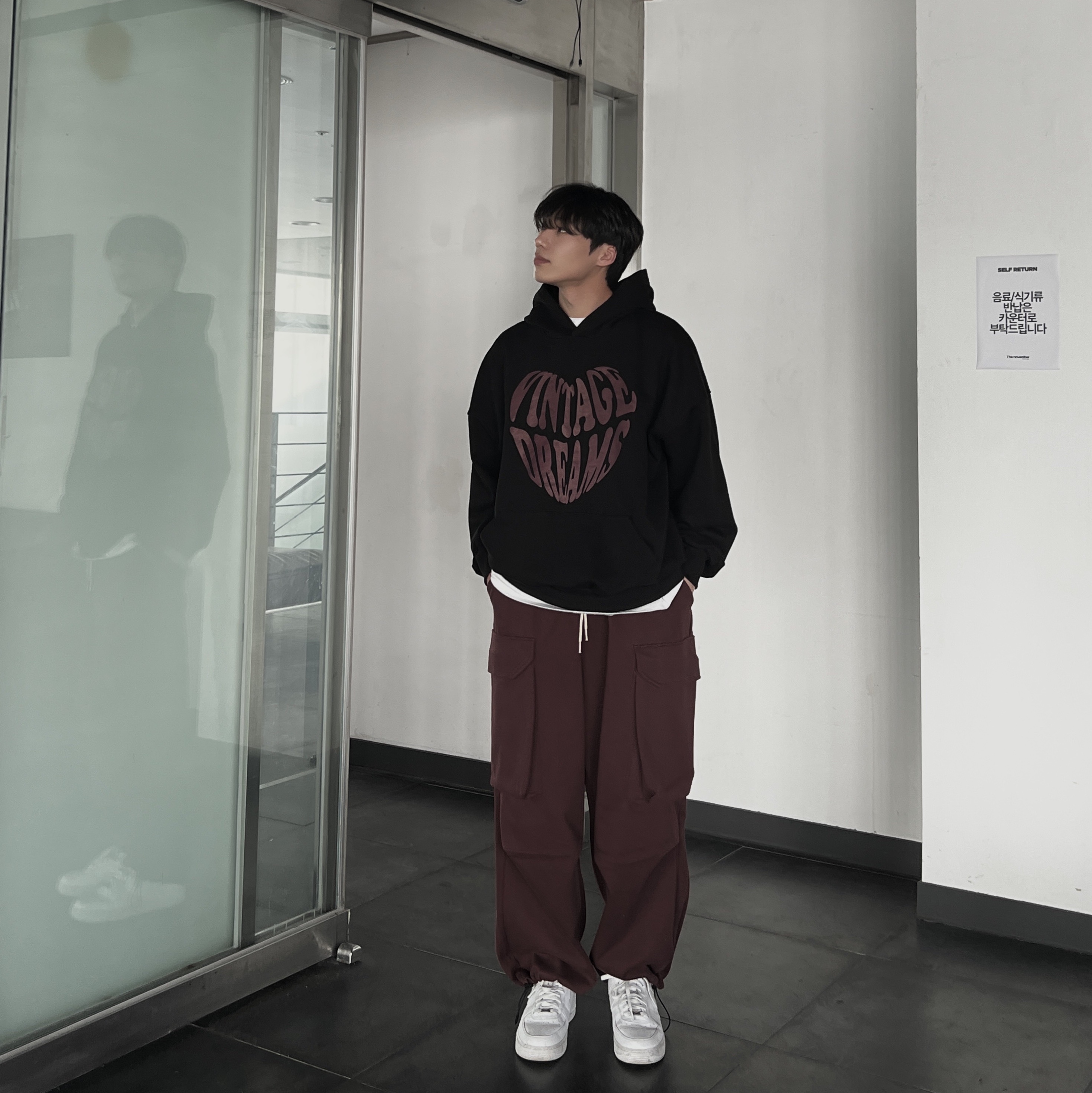 Nike Air Force 1 '07 Low White, Apple AirPods Max Lightning Silver (Korean Ver.) 착용 스타일 - 2