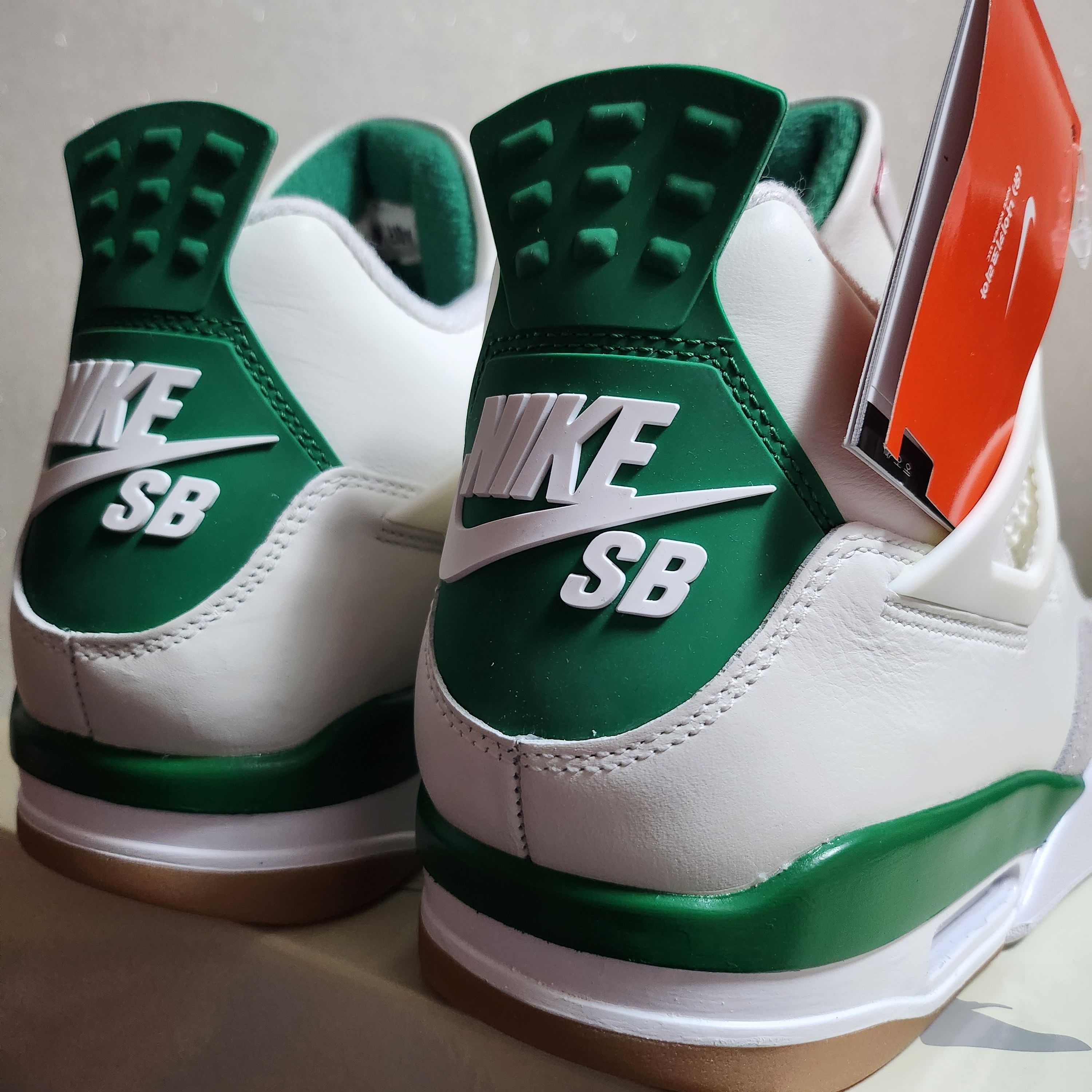Jordan 4 x Nike SB Retro SP Pine Green 착용 스타일