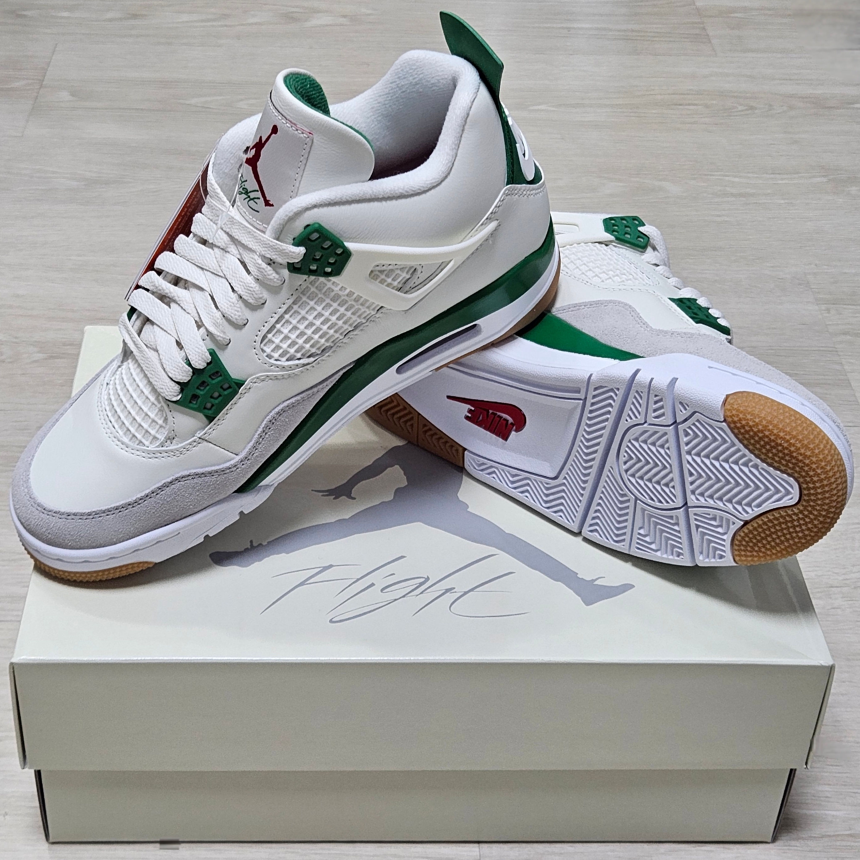 Jordan 4 x Nike SB Retro SP Pine Green 착용 스타일