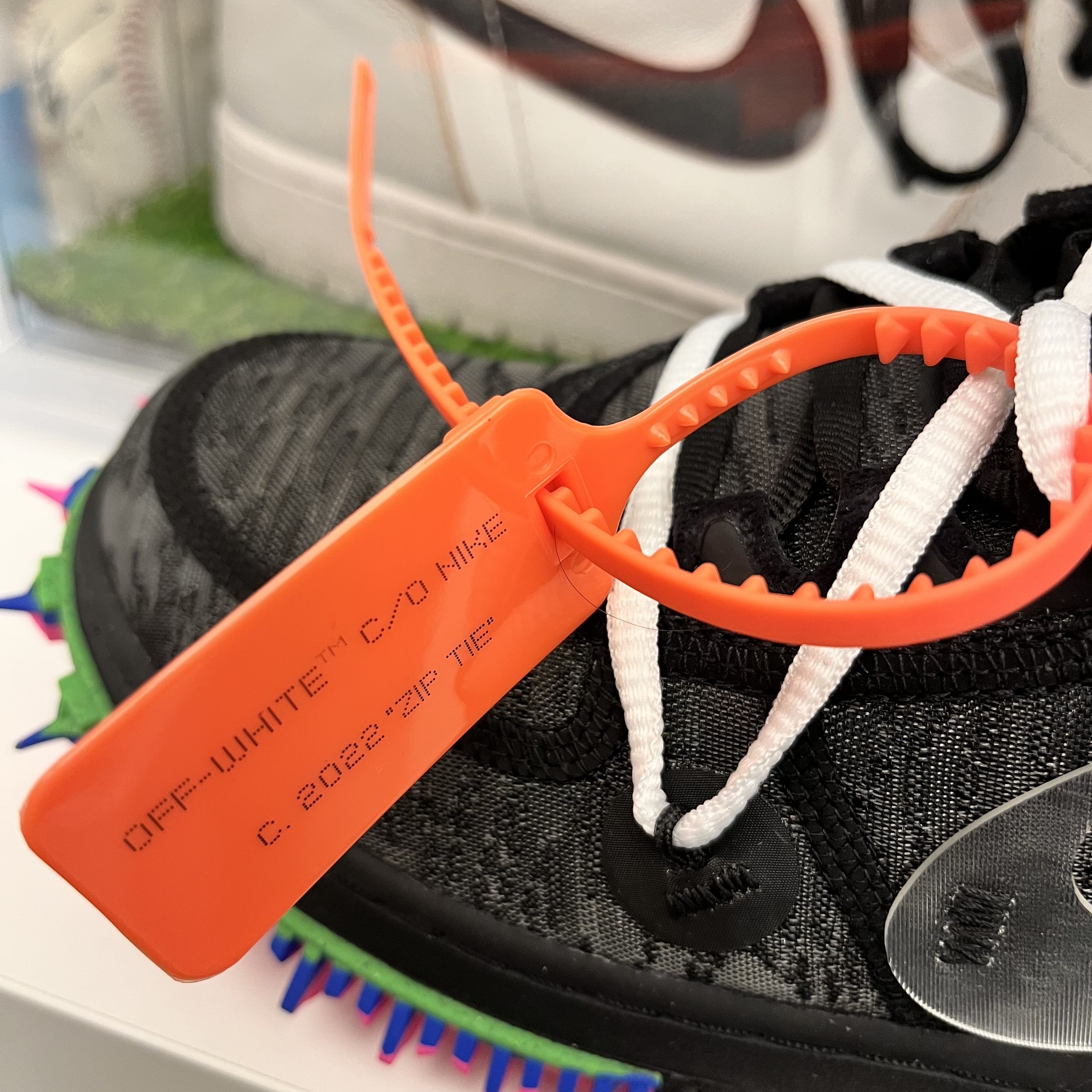 Nike x Off-White Air Force 1 Mid SP Black 착용 스타일 - 2
