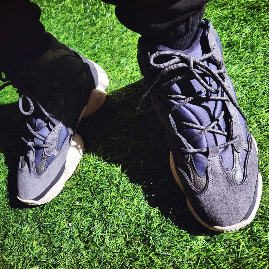 Adidas Yeezy 500 High Slate 착용 스타일 - 4