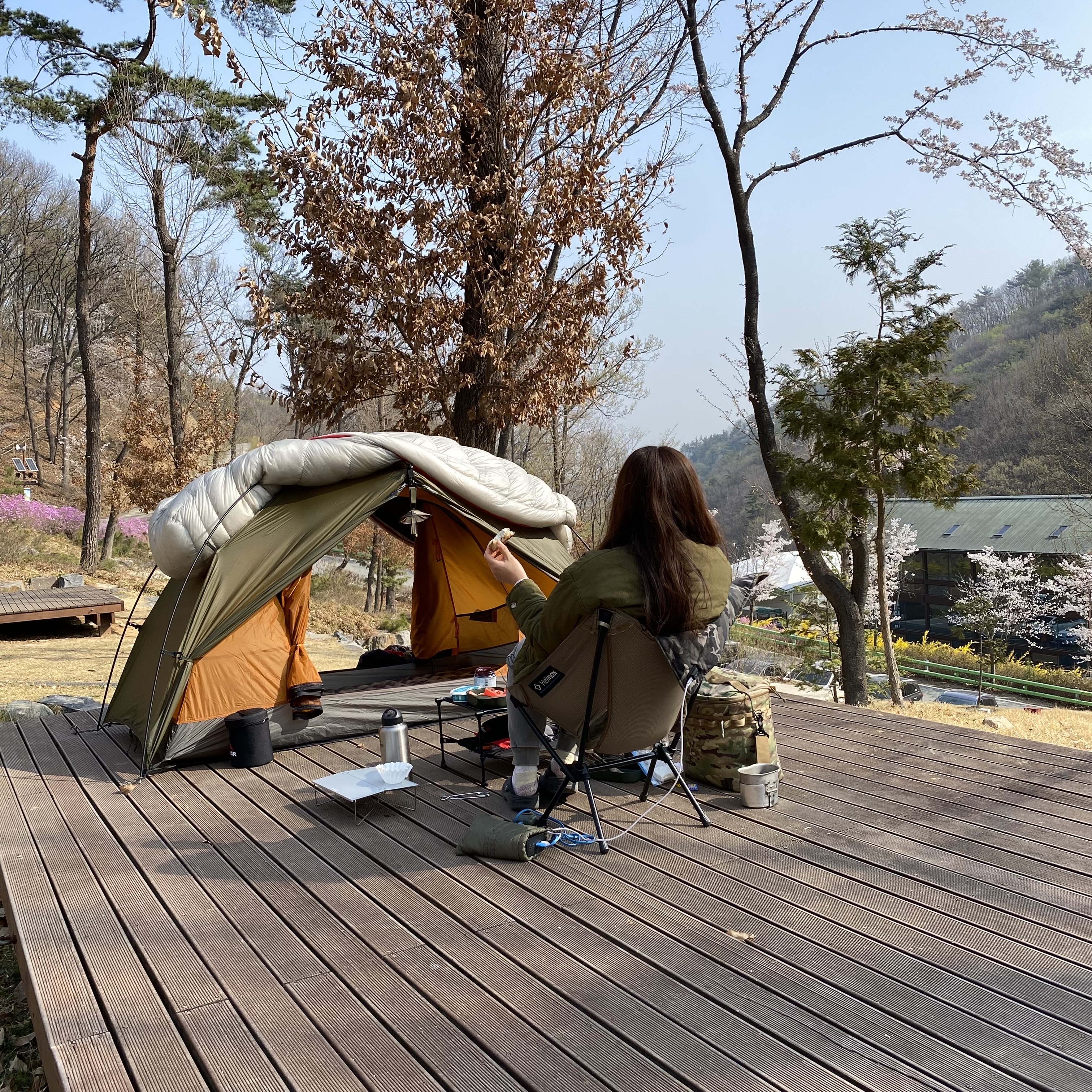 Helinox Chair Zero L Sand 착용 스타일 - 1