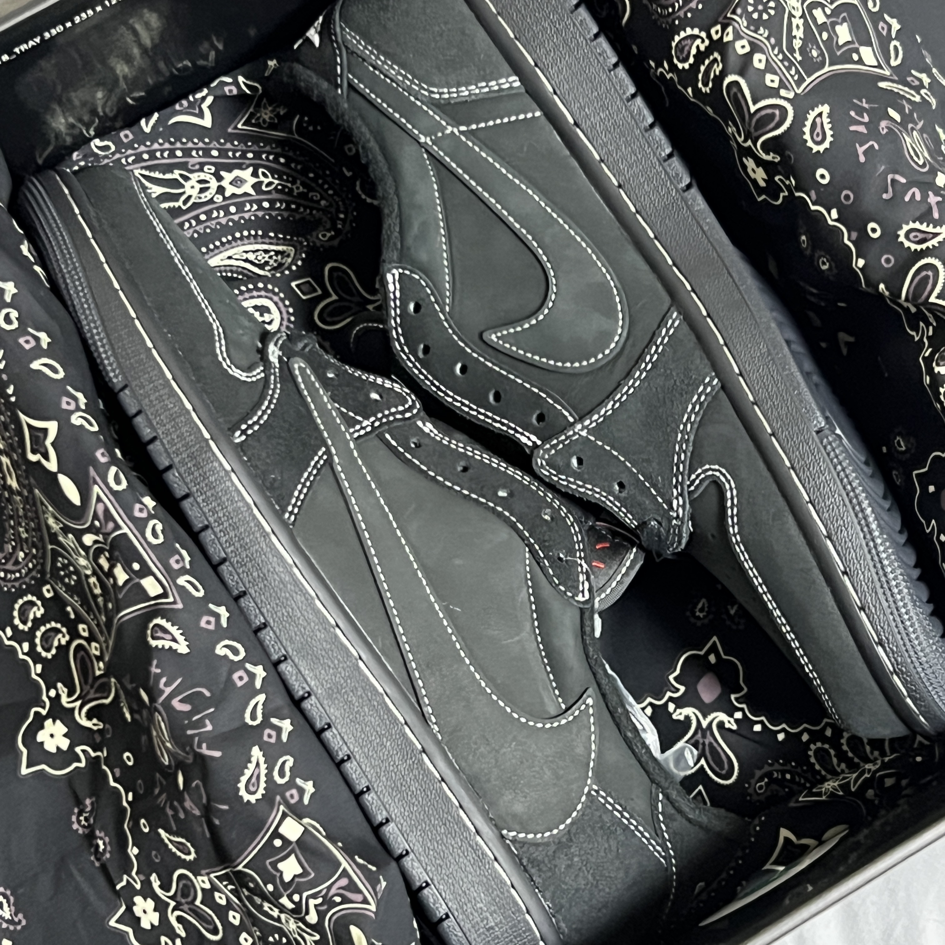 Jordan 1 x Travis Scott Retro Low OG SP Black Phantom 착용 스타일