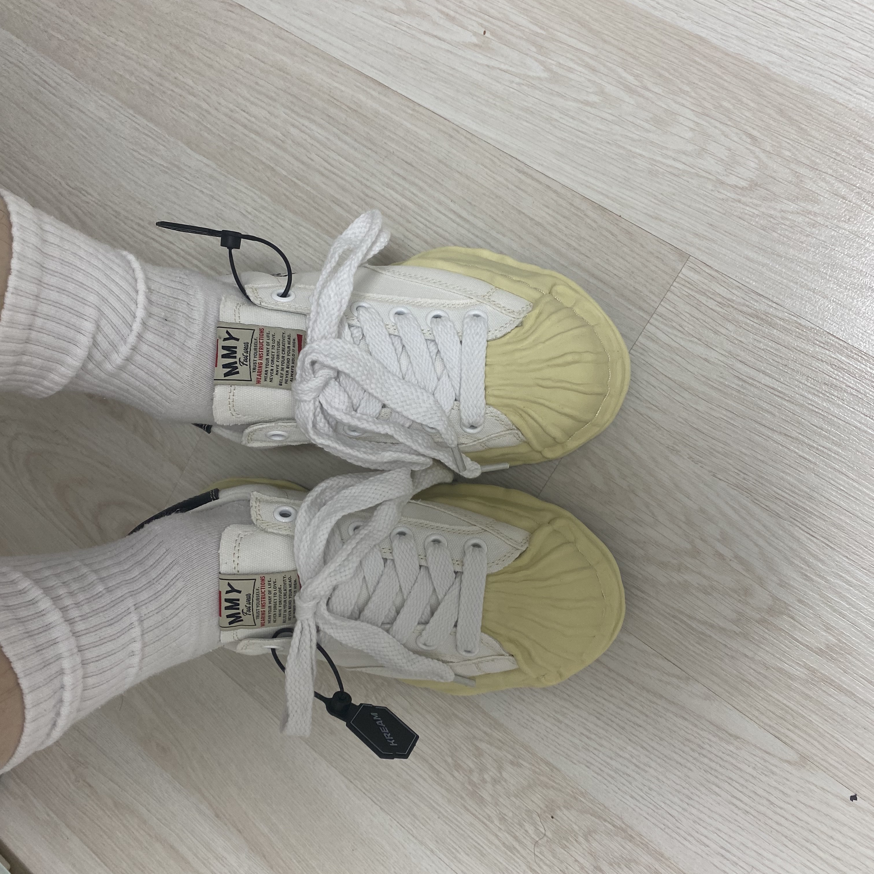 Maison Mihara Yasuhiro Blakey VL OG Sole Canvas Low-top Sneakers White 착용 스타일