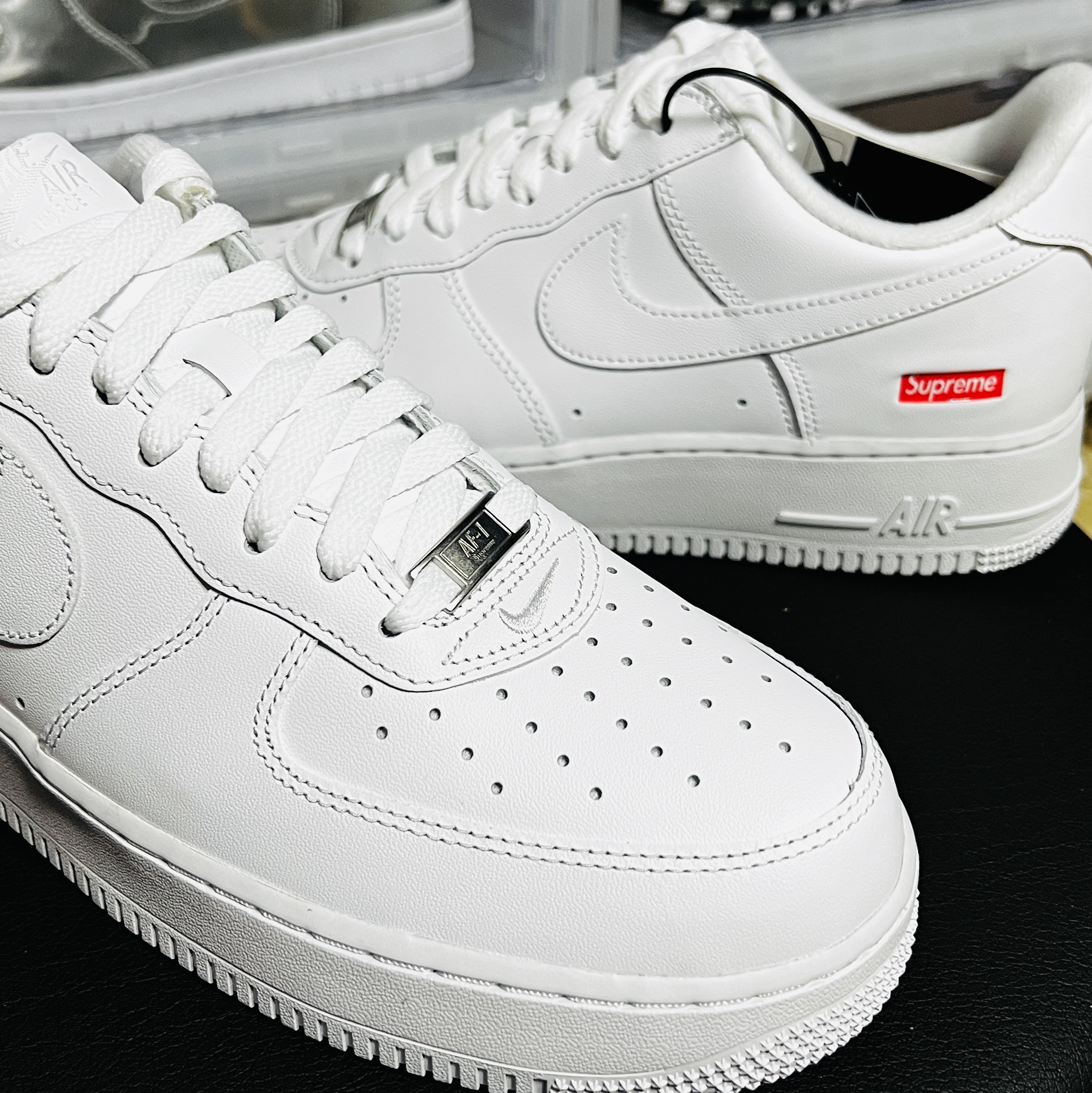 Nike x Supreme Air Force 1 Low White 착용 스타일 - 2