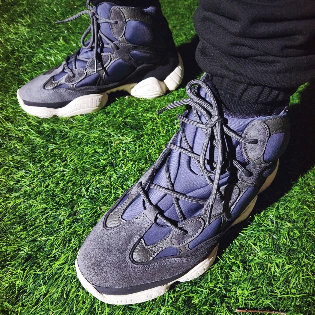 Adidas Yeezy 500 High Slate 착용 스타일 - 5
