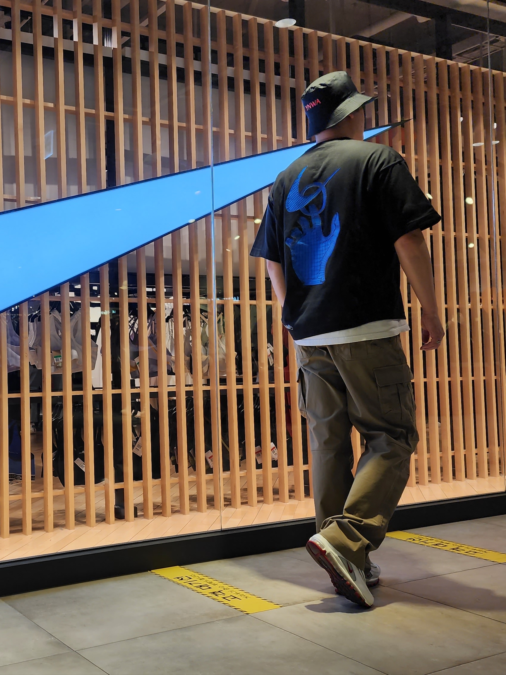 Nike x Off-White NRG T-Shirt Black - Asia, Nike Air Max 97 White and Varsity Red 착용 스타일 - 1