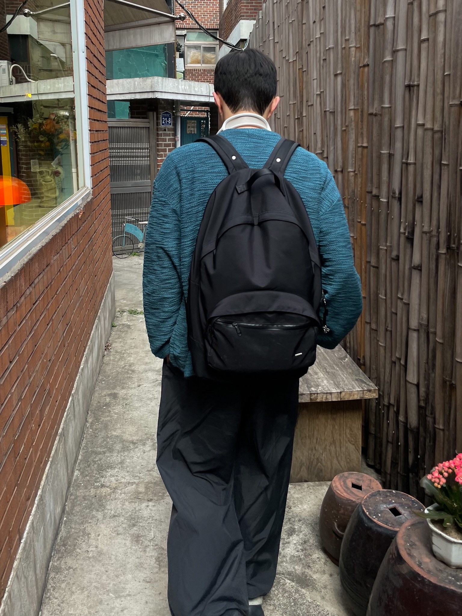 Oakley Factory Team x Brain Dead Flesh Sandal Sand Blue, Apple AirPods Max Lightning Silver (Korean Ver.) 착용 스타일 - 3