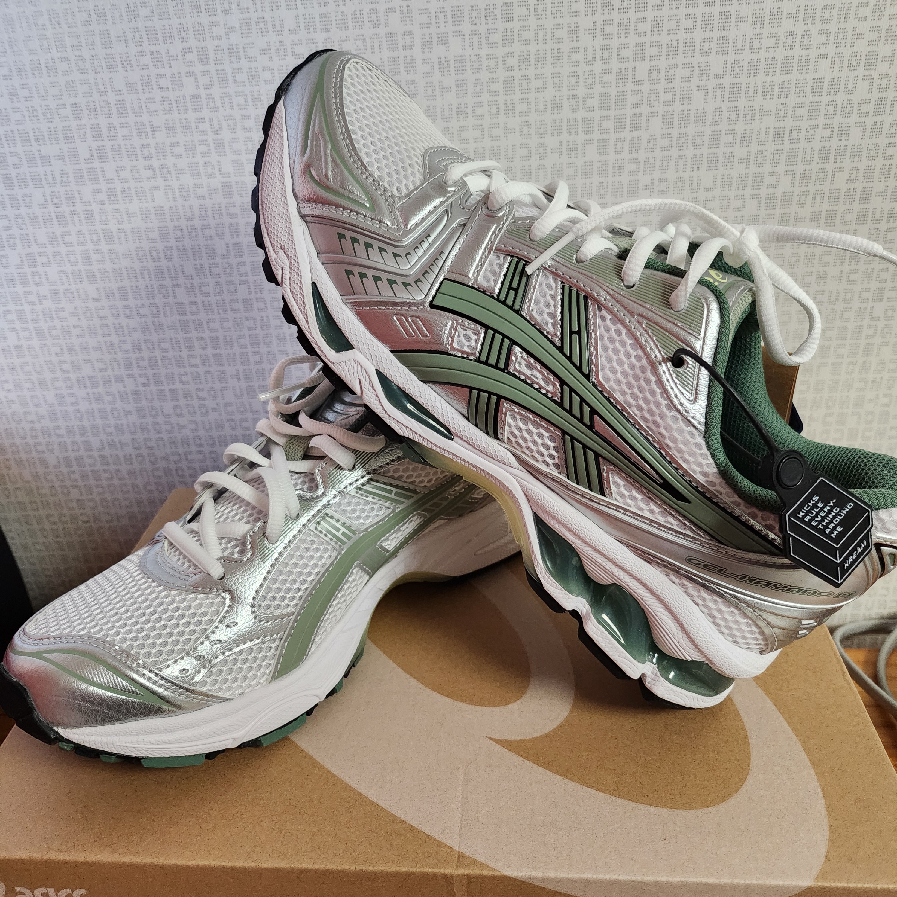 Asics Gel-Kayano 14 White Slate Grey 착용 스타일