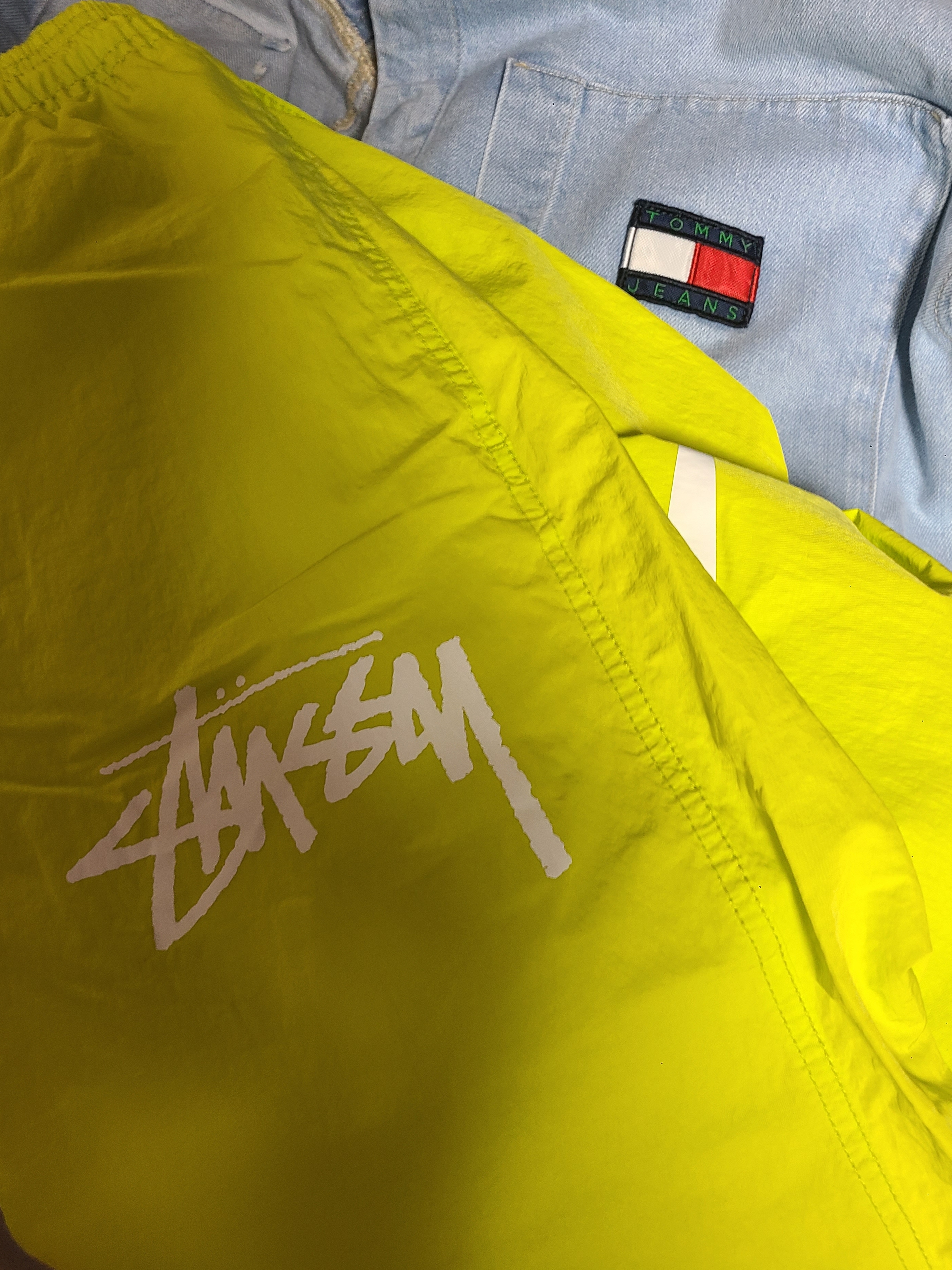 Nike x Stussy Beach Pants Bright Cactus 착용 스타일 - 2