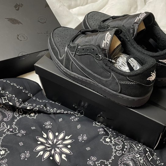 Jordan 1 x Travis Scott Retro Low OG SP Black Phantom 착용 스타일 - 1