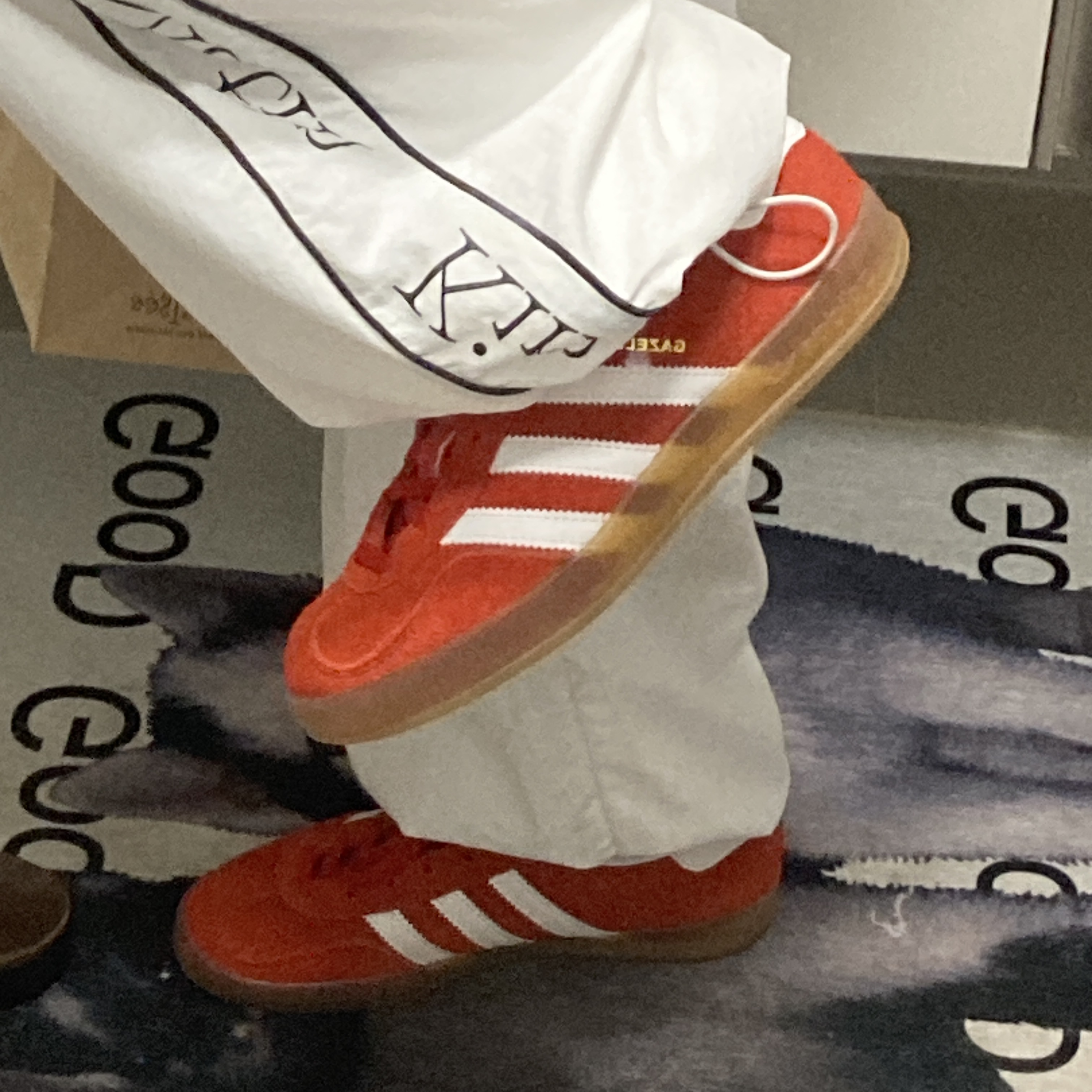(W) Adidas Gazelle Indoor Bold Orange Cloud White 착용 스타일