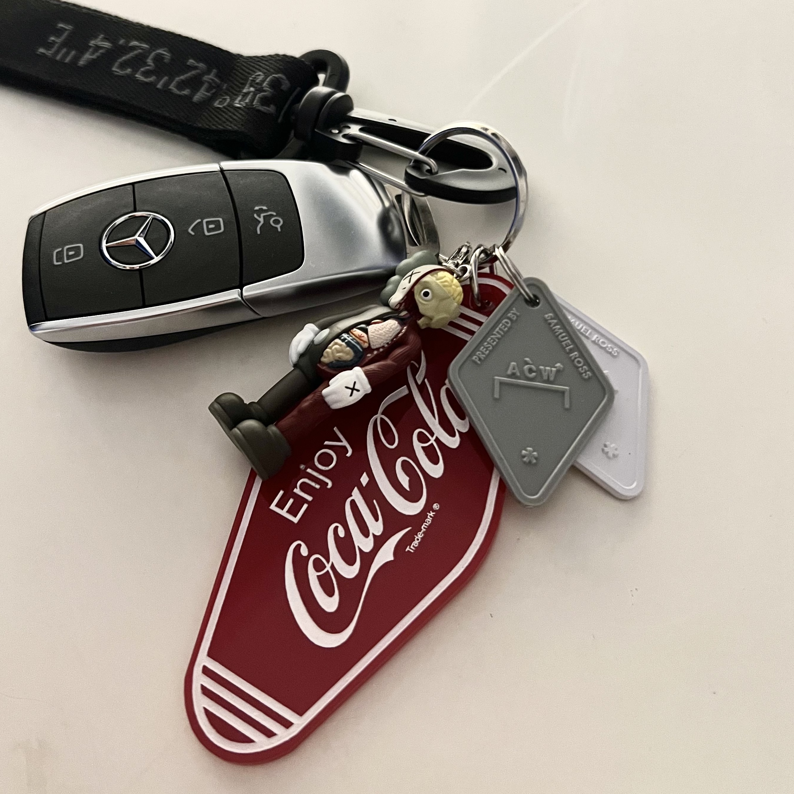 Kaws Tokyo First Companion Flayed Keychain Brown 착용 스타일