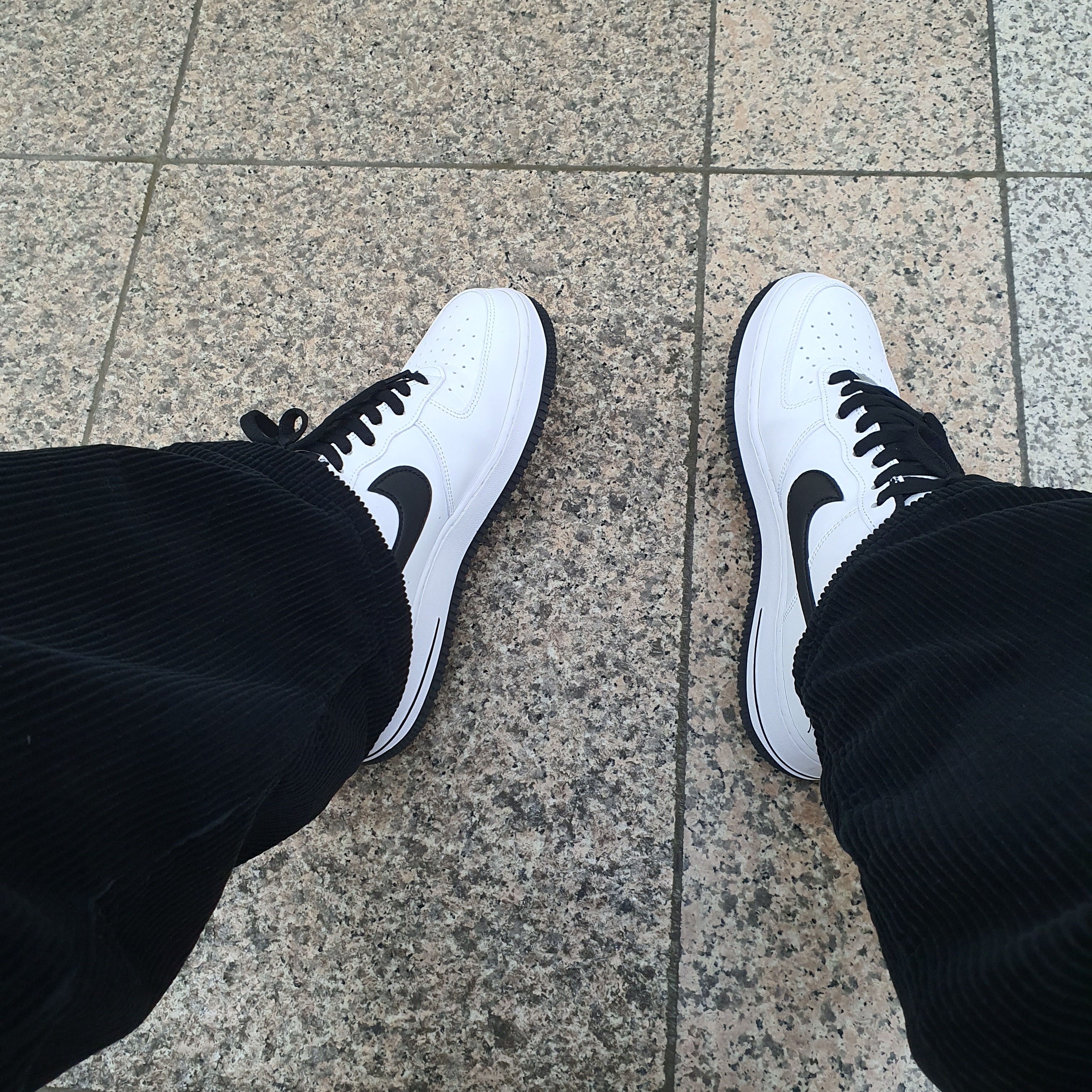 Nike Air Force 1 '07 White Black 착용 스타일