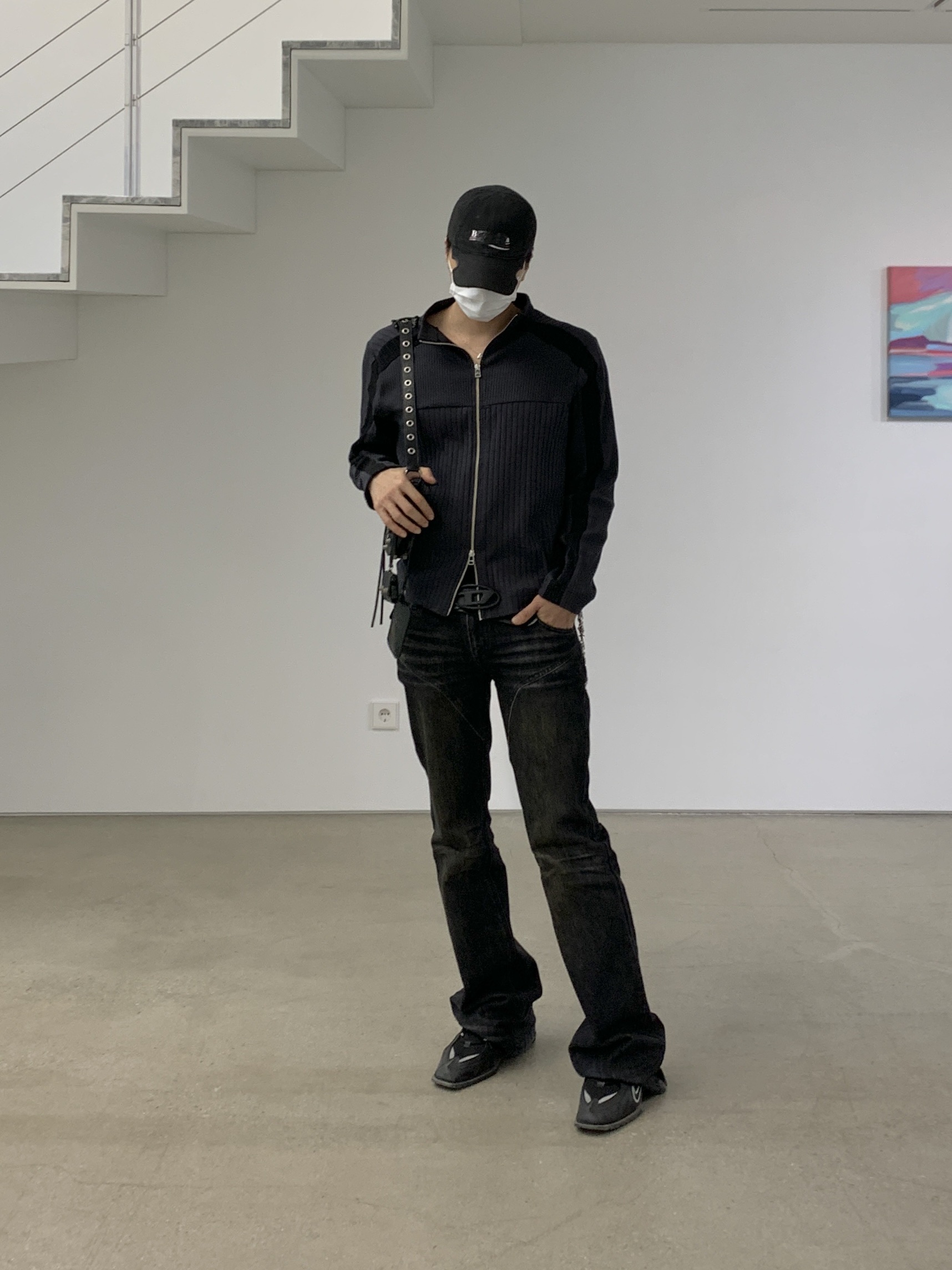 Balenciaga Gaffer Cap Black, Nike x Martine Rose Shox MR4 Black 착용 스타일 - 3