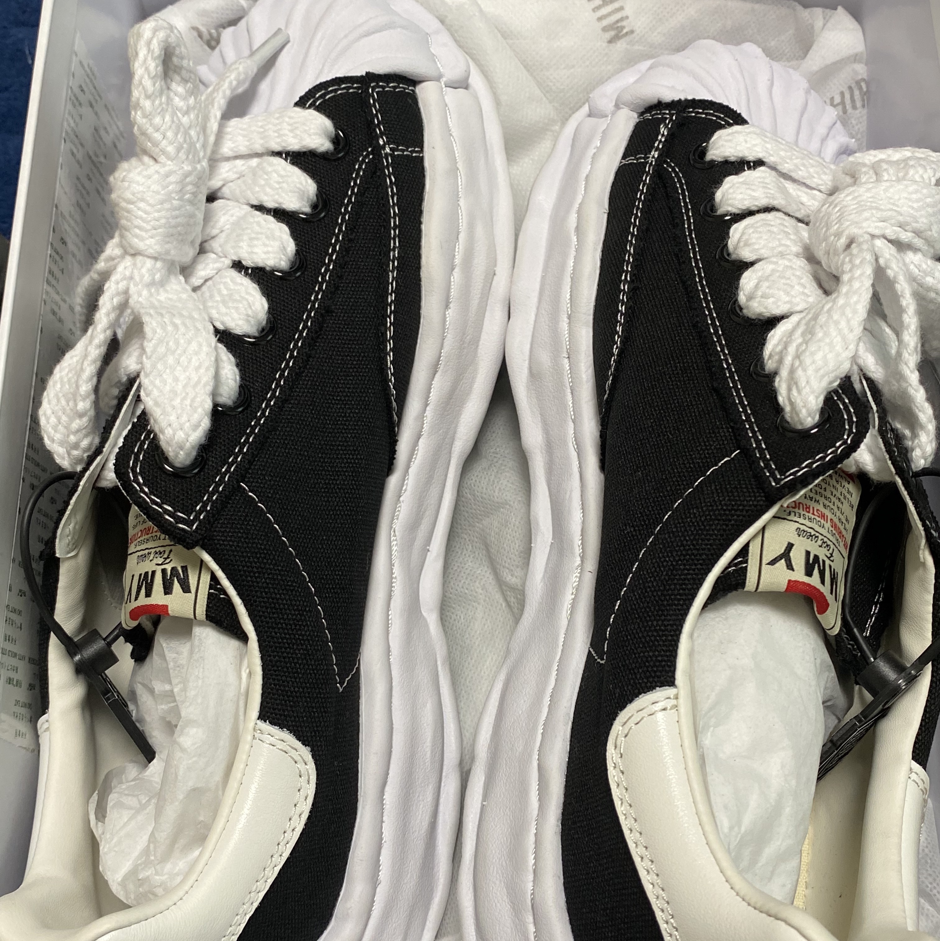 Maison Mihara Yasuhiro Blakey OG Sole Canvas Low-top Sneakers Black White 착용 스타일