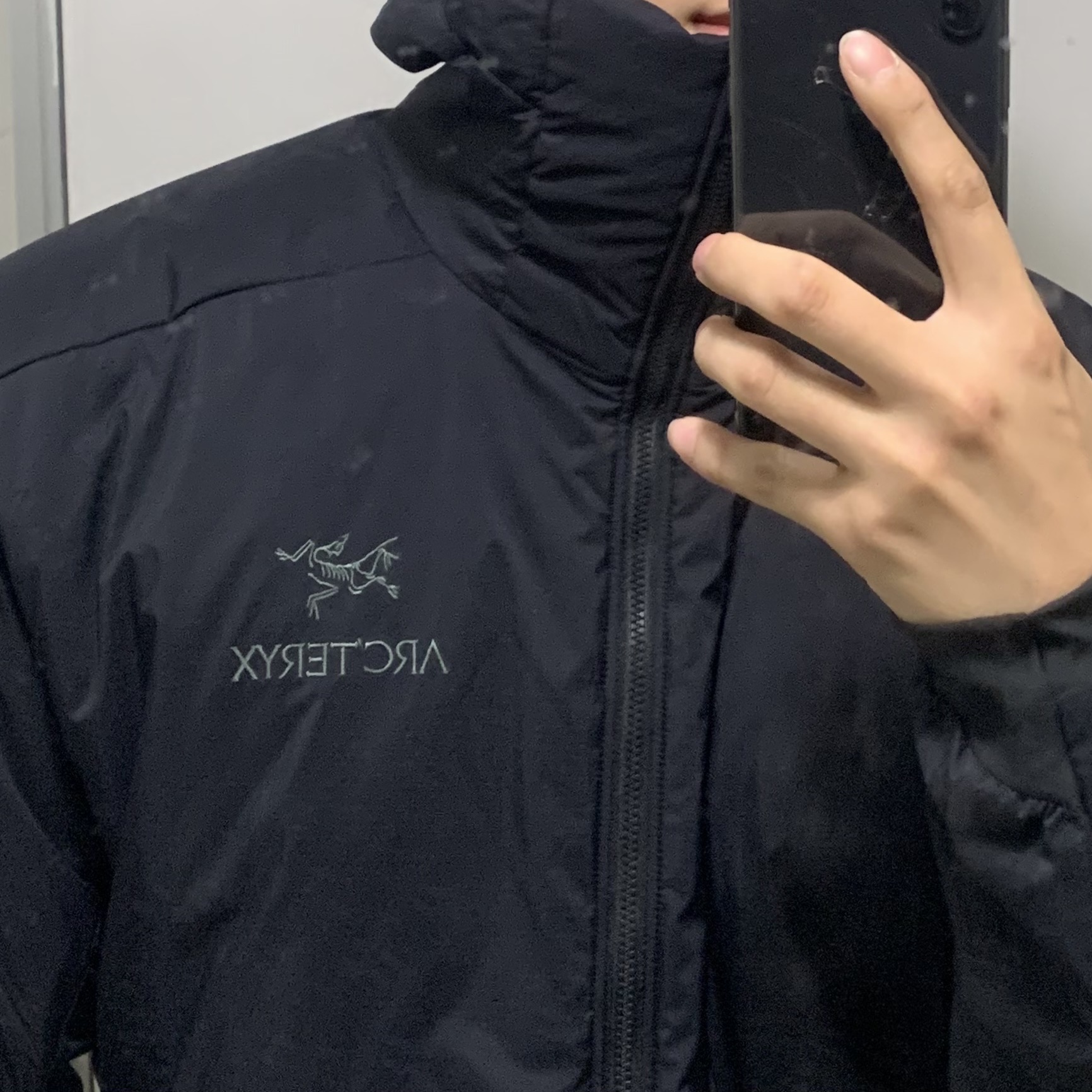 Arc'teryx Atom AR Hoody Black 착용 스타일