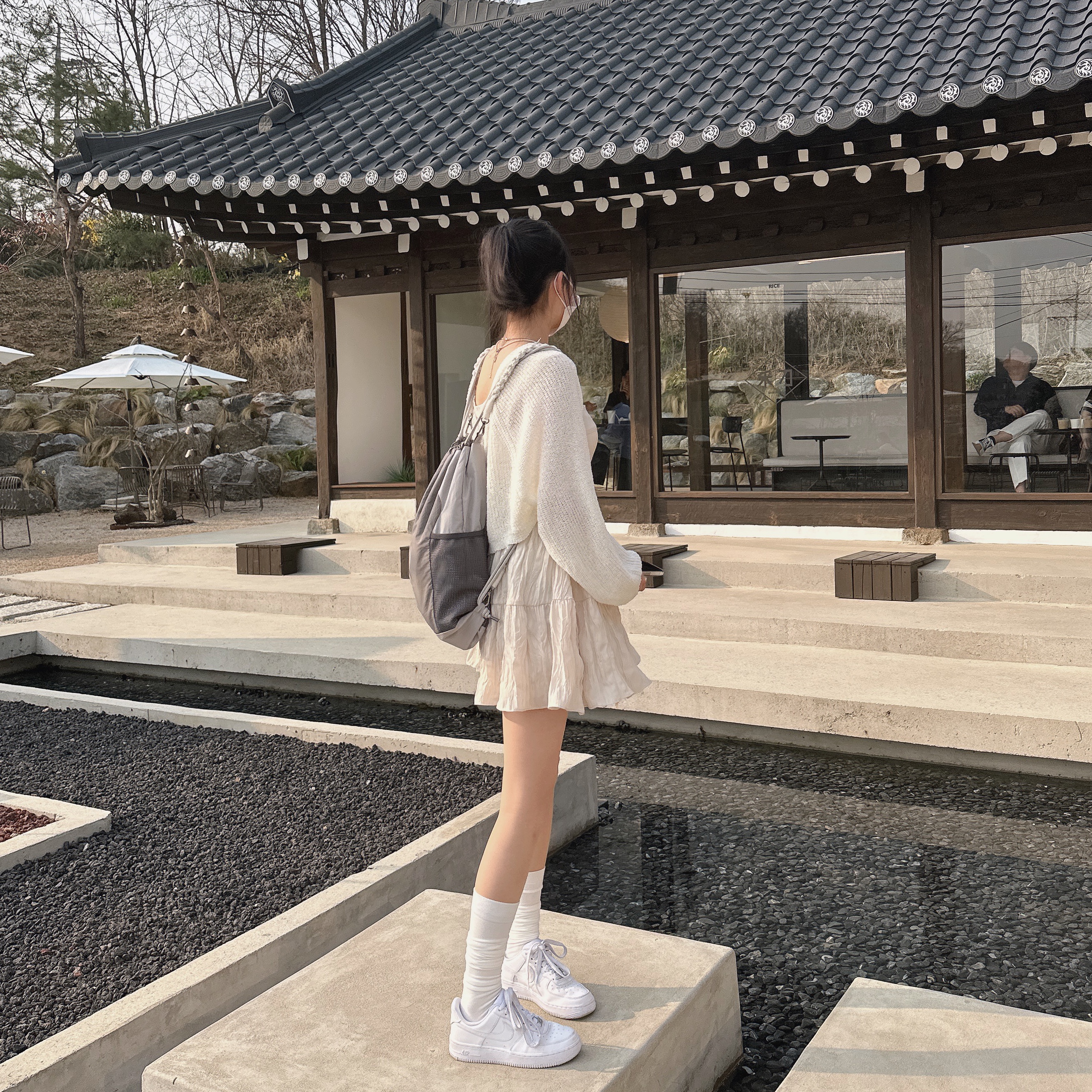 (W) Nike Air Force 1 '07 Low White, Gentle Monster x Maison Margiela MM004 White Black 착용 스타일 - 2