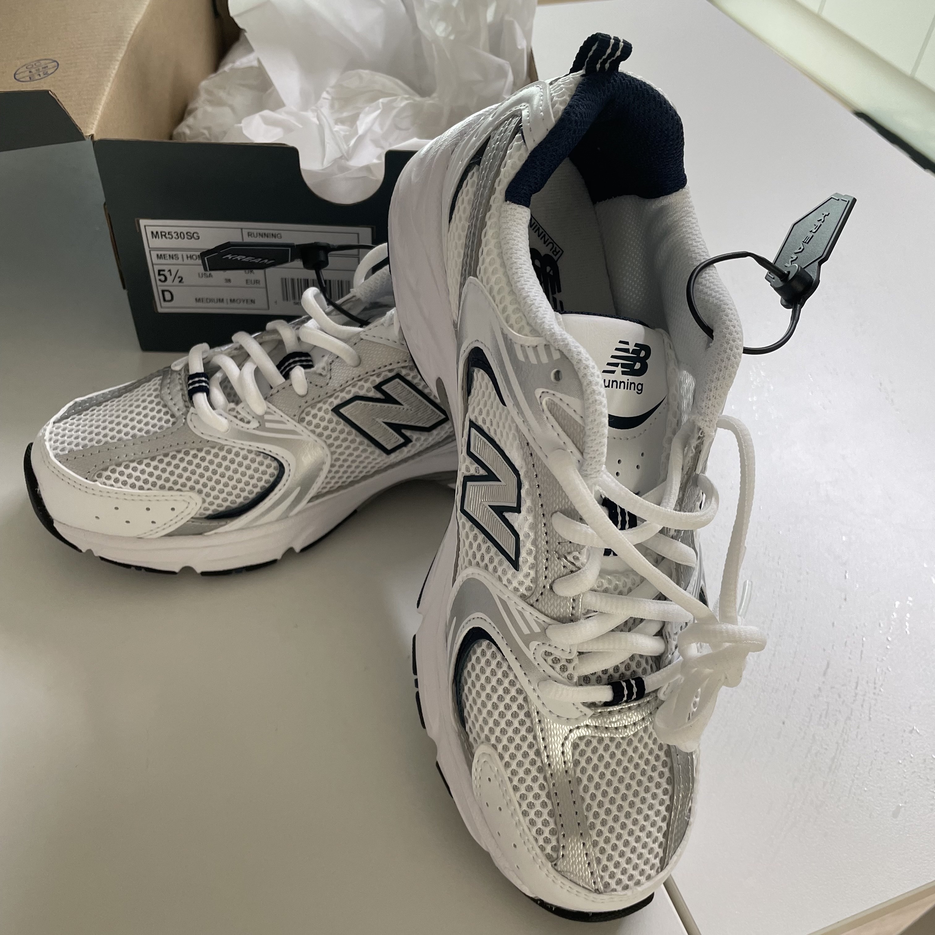New Balance 530 White 착용 스타일 - 1