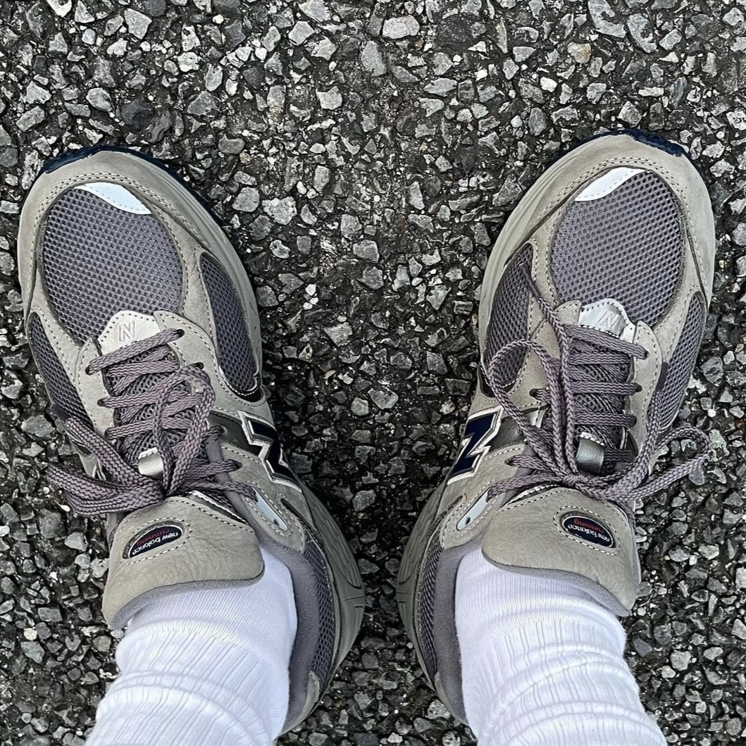 New Balance 2002R Gray 착용 스타일