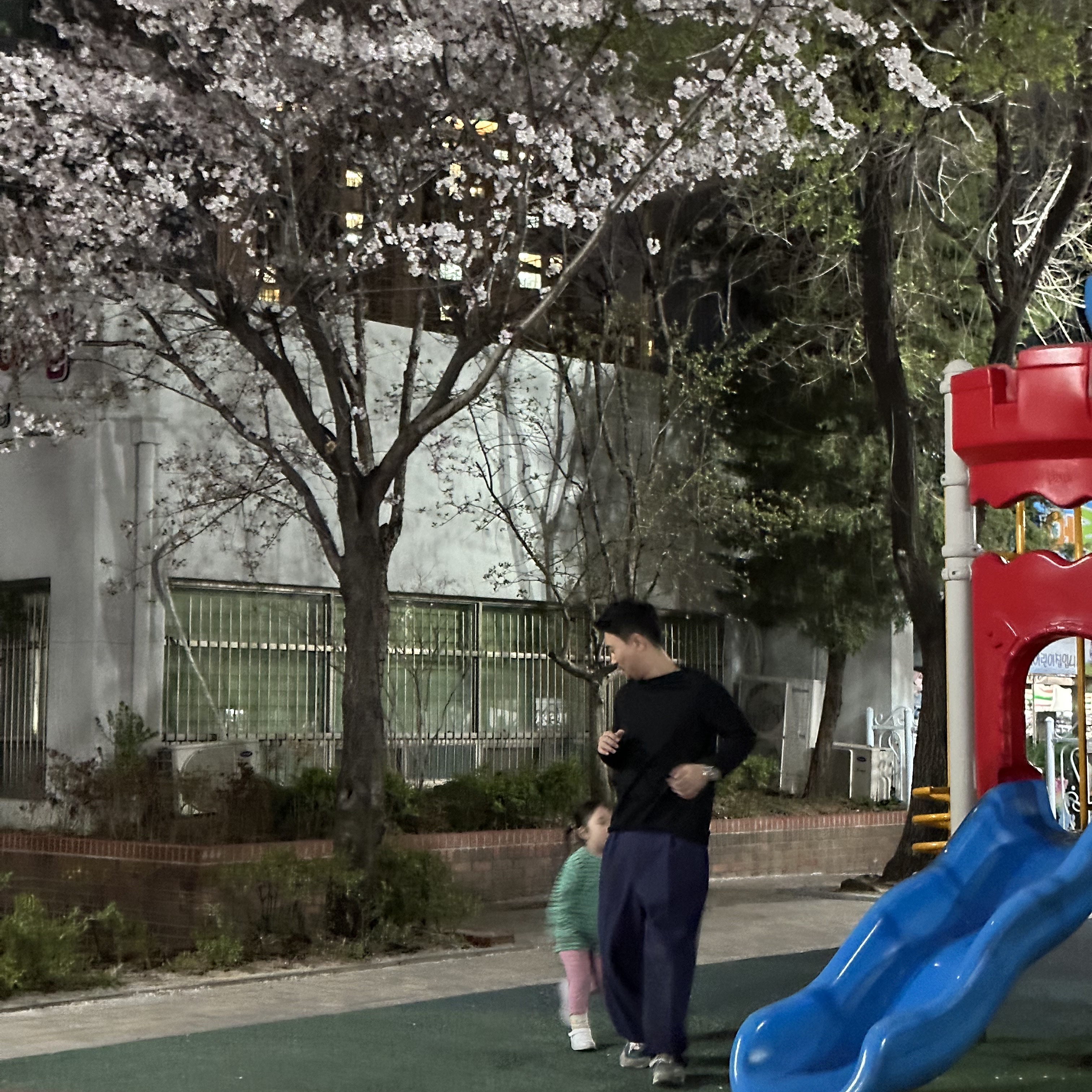 Uniqlo x Marni Wide Fit Pleated Trousers Blue - KR, Nike x Kasina Air Max 1 SP Won-Ang Particle Grey 착용 스타일 - 1