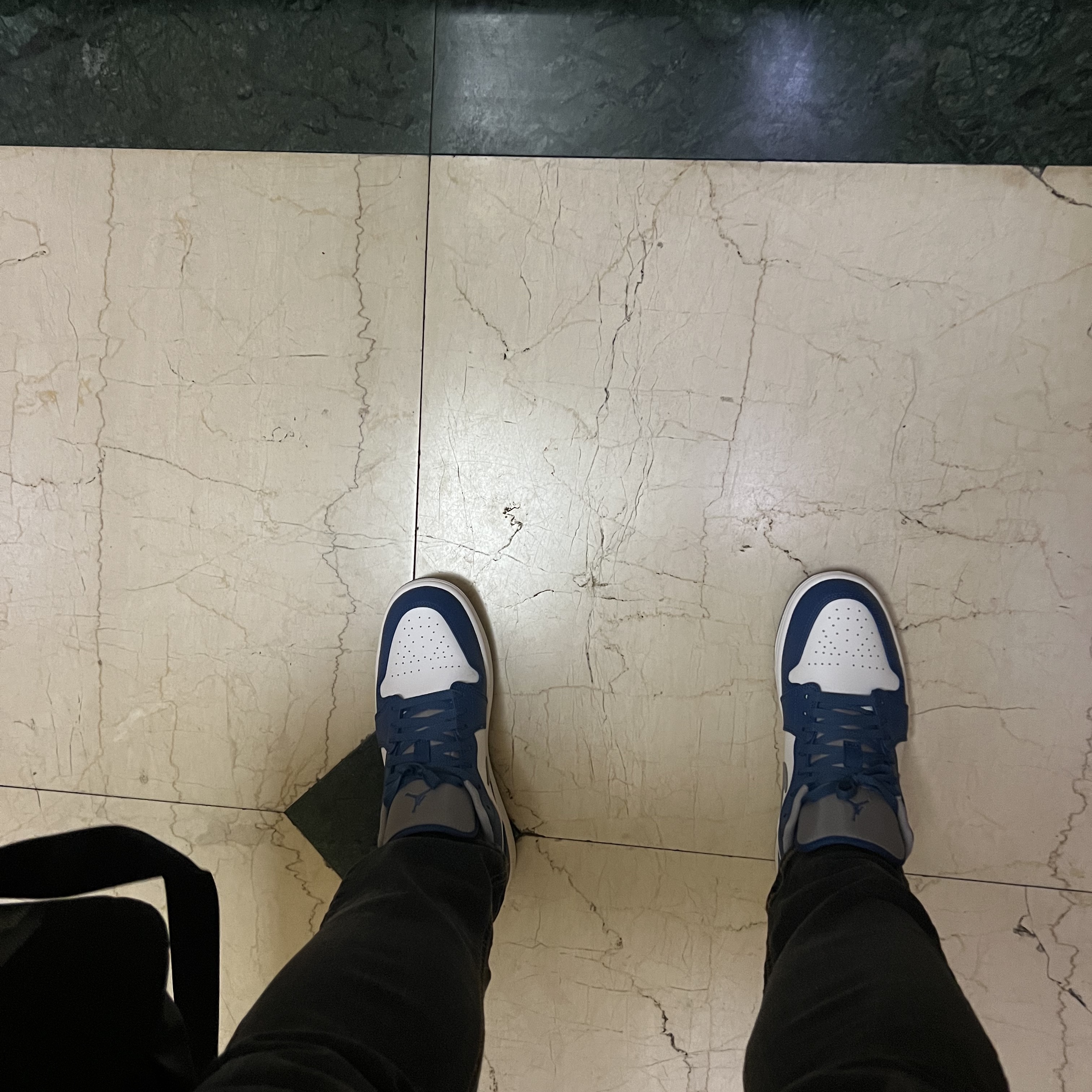 Jordan 1 Low True Blue Cement Grey 착용 스타일