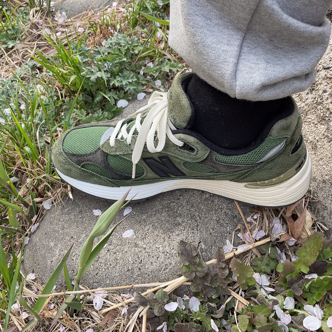New Balance x JJJJound 992 Made in USA Mossy Green 착용 스타일 - 2