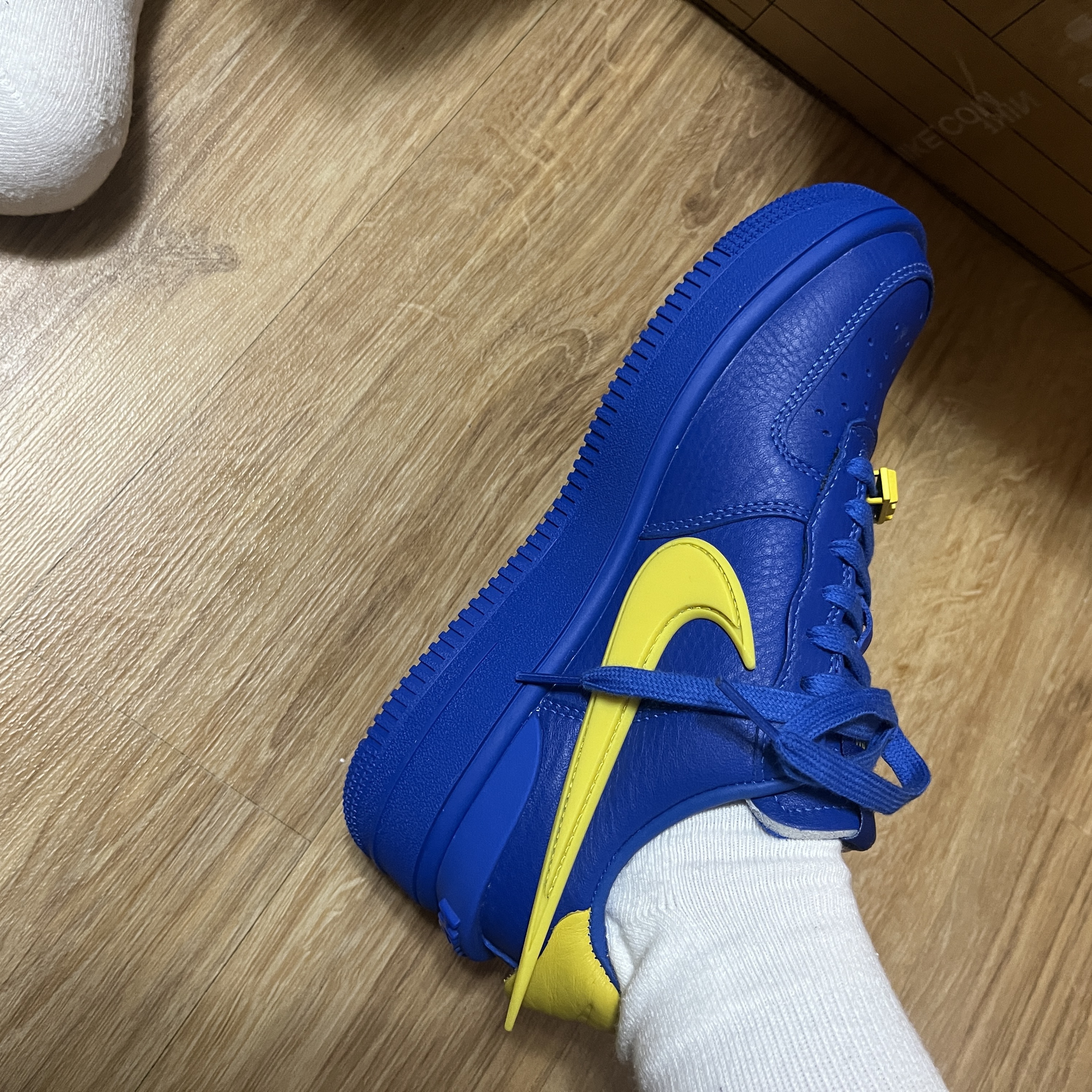 Nike x Ambush Air Force 1 Low SP Game Royal and Vivid Sulfur 착용 스타일