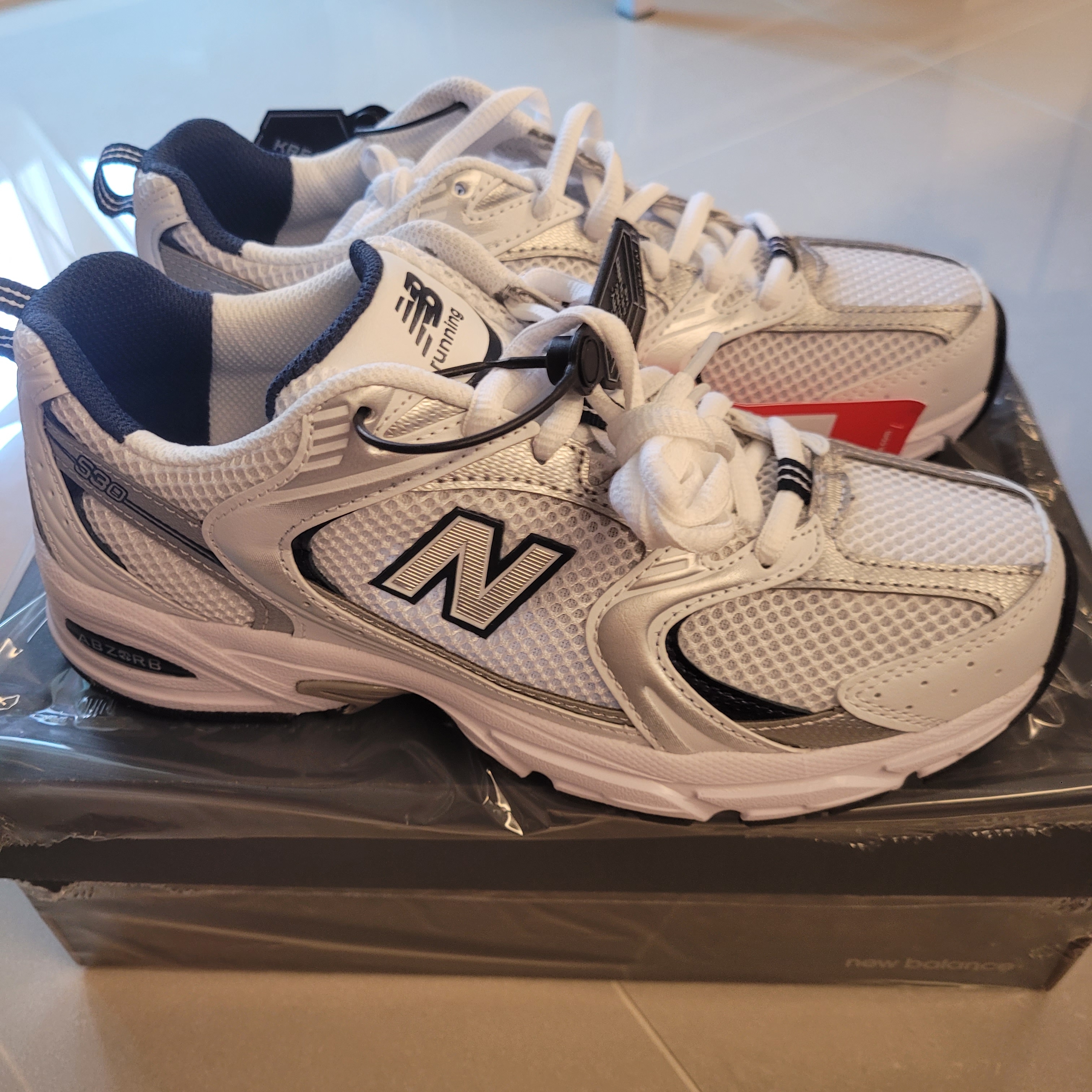 New Balance 530 White 착용 스타일