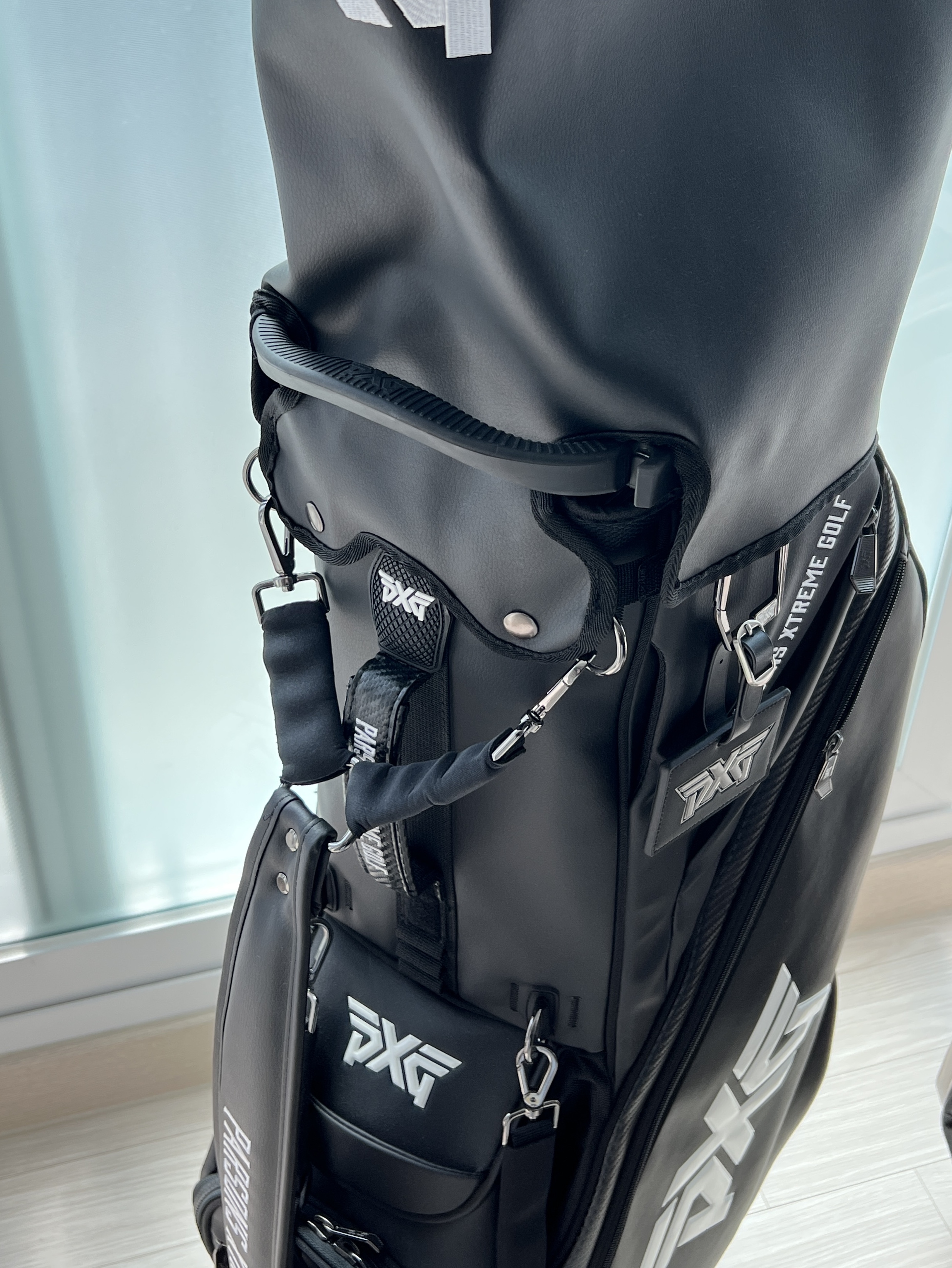 PXG Hybrid Stand Bag Black 착용 스타일