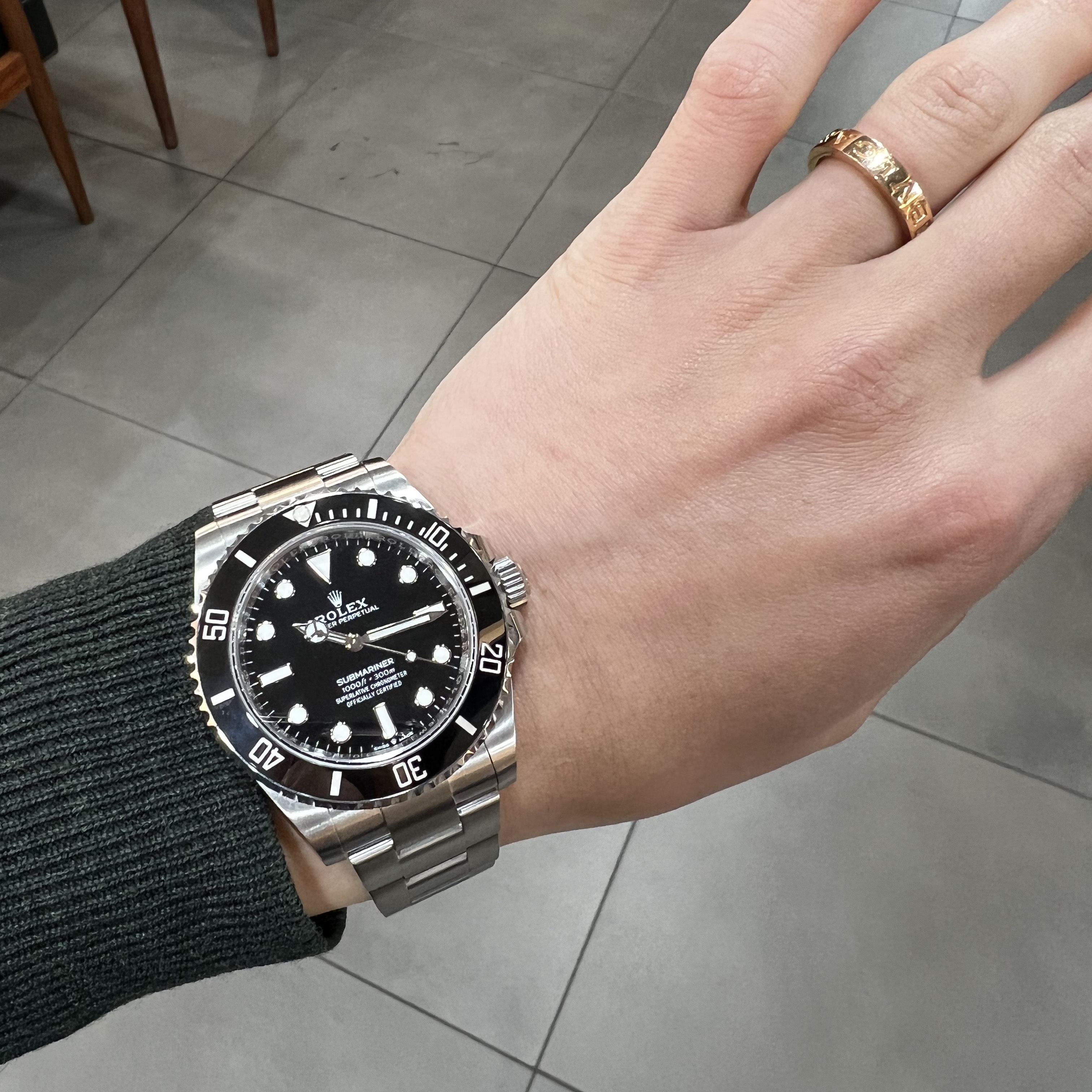 Rolex Submariner 41mm 124060 Black Oyster 착용 스타일